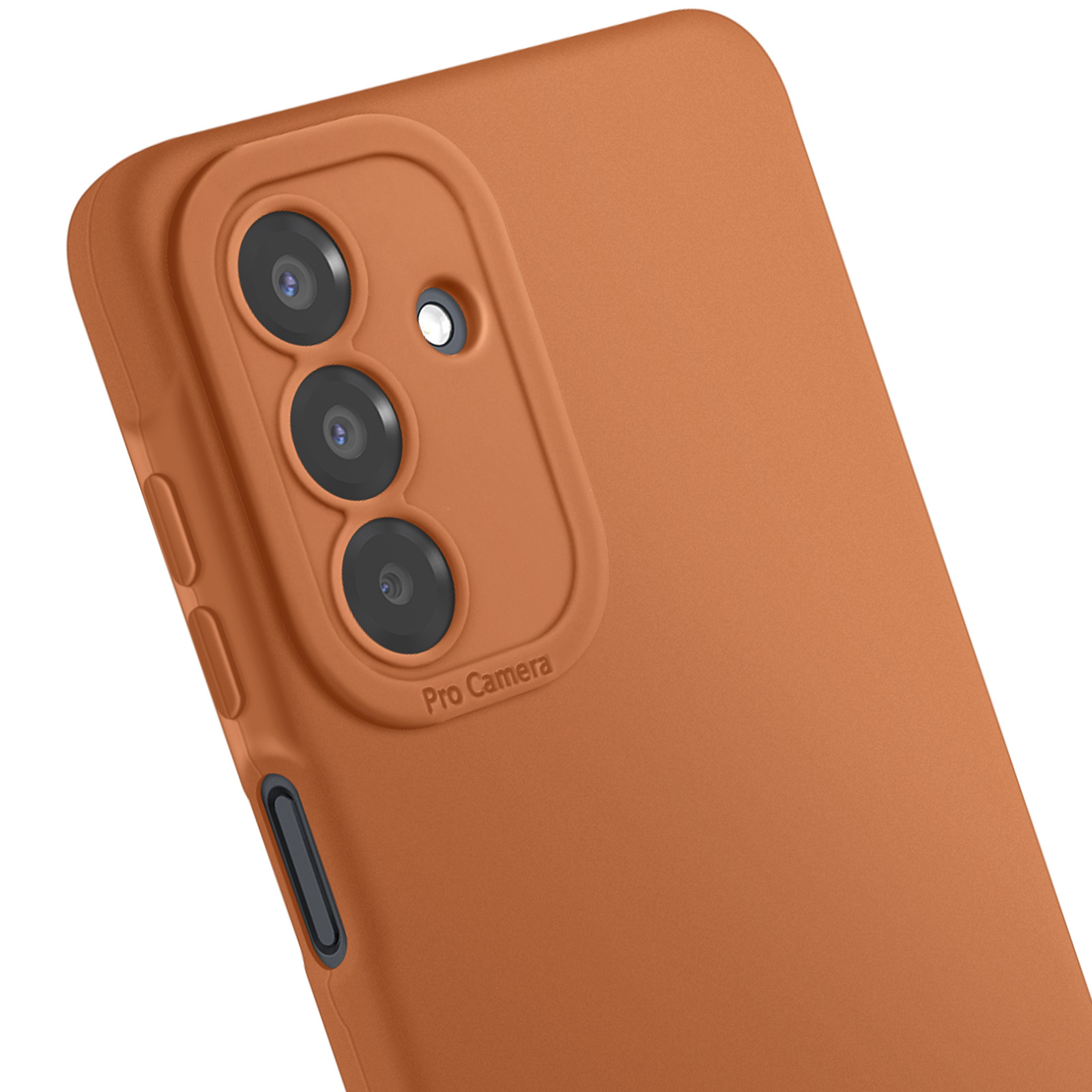 Close-up van een bruine telefoonhoes met drie cameralenzen. De woorden 'Pro Camera' staan erop.