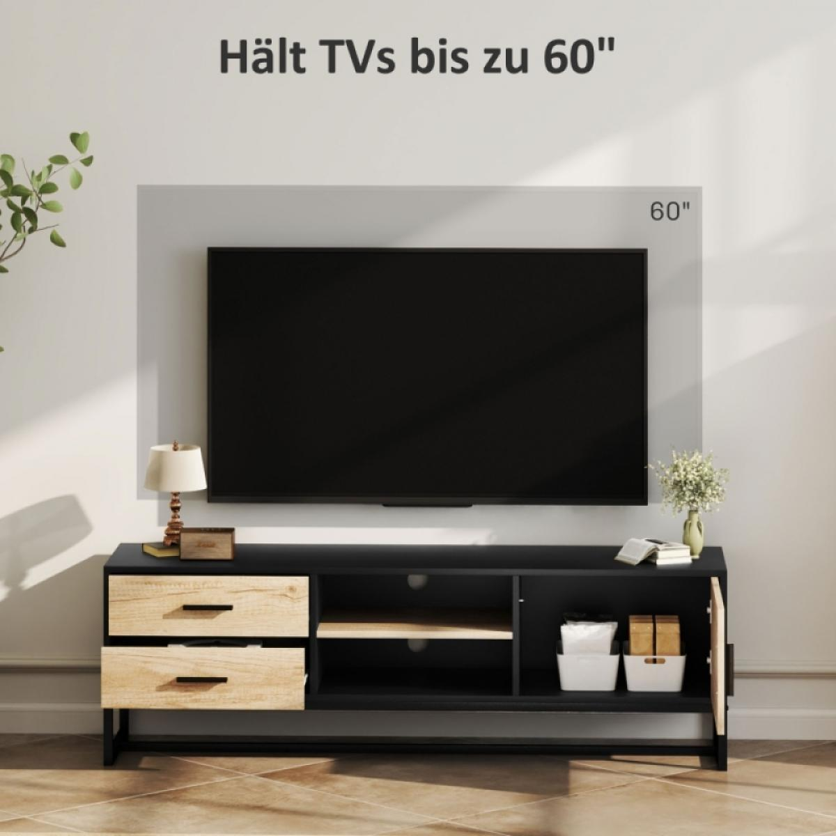 Ein TV-Ständer mit einem Fernseher an der Wand. Der Ständer hat Schubladen und Regale. Eine Lampe und Blumen stehen auf dem Ständer.