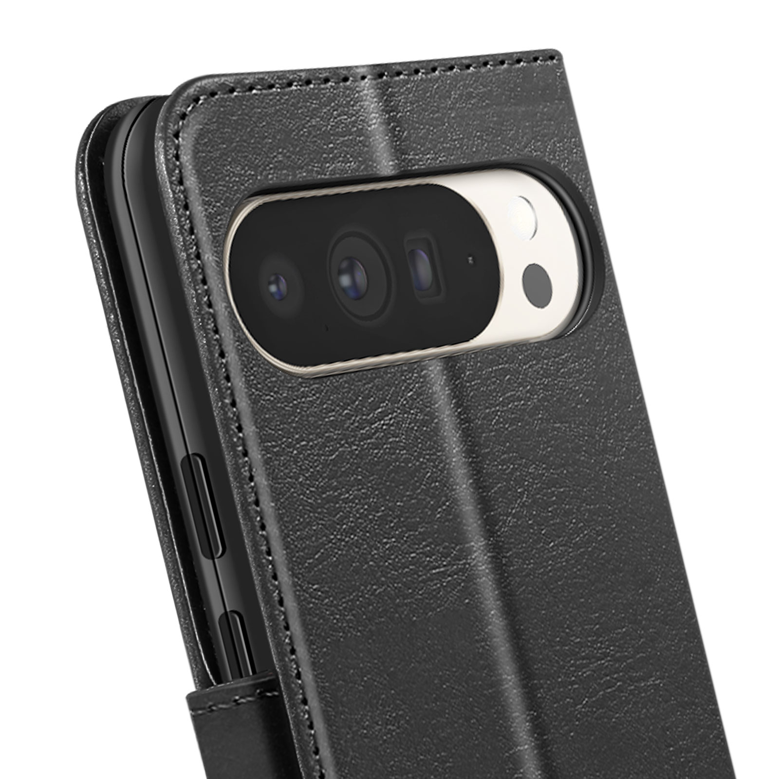 Custodia nera per telefono con un telefono all'interno. La fotocamera è visibile. La custodia è simile alla pelle.