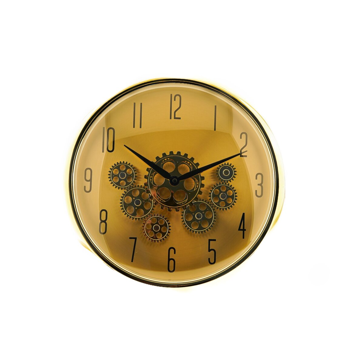 Eine goldene Uhr mit sichtbaren Zahnrädern. Schwarze Zeiger zeigen auf die Ziffern auf dem Zifferblatt.