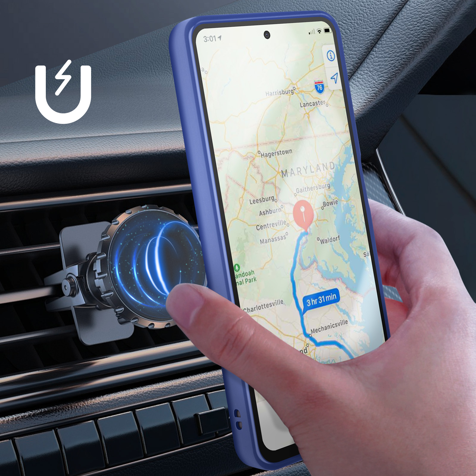Un téléphone avec une carte est tenu près d'une bouche d'aération de voiture, à côté d'un support de téléphone magnétique. Le téléphone est dans un étui bleu.