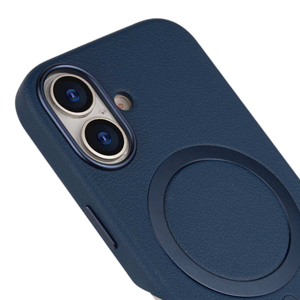 Primo piano di una custodia per telefono blu scuro. Ha due obiettivi, un anello e un pulsante. La trama è ruvida.