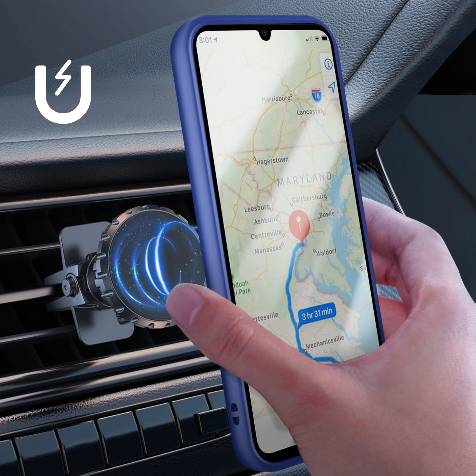 Un téléphone dans un étui bleu affiche une carte. Une main touche l'écran. Un support magnétique de voiture au premier plan.