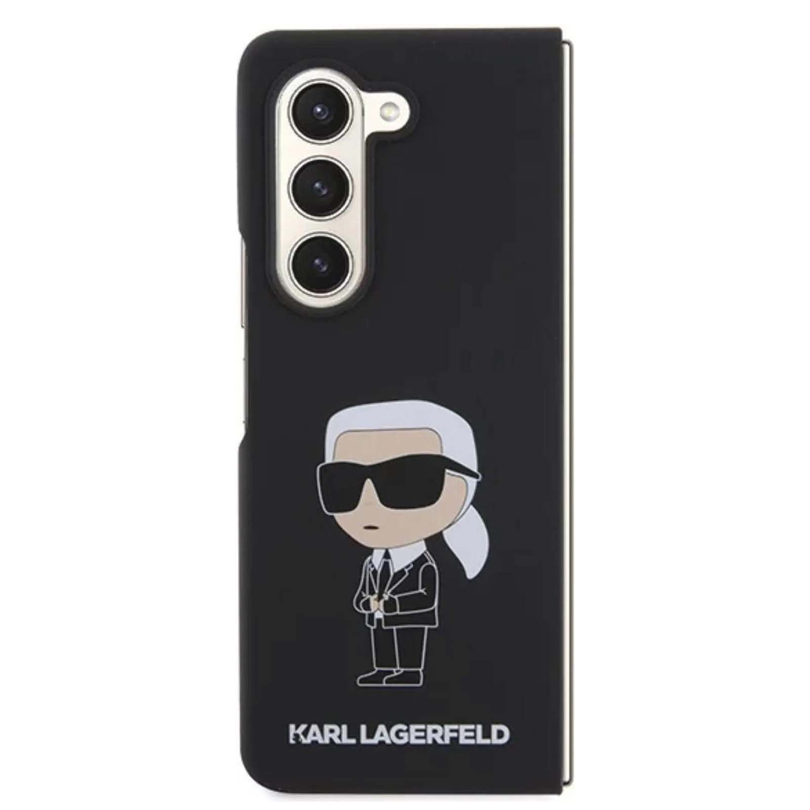 Custodia per telefono nera con un'illustrazione di Karl Lagerfeld. La custodia ha fori per la fotocamera. Lagerfeld indossa occhiali da sole e un abito.
