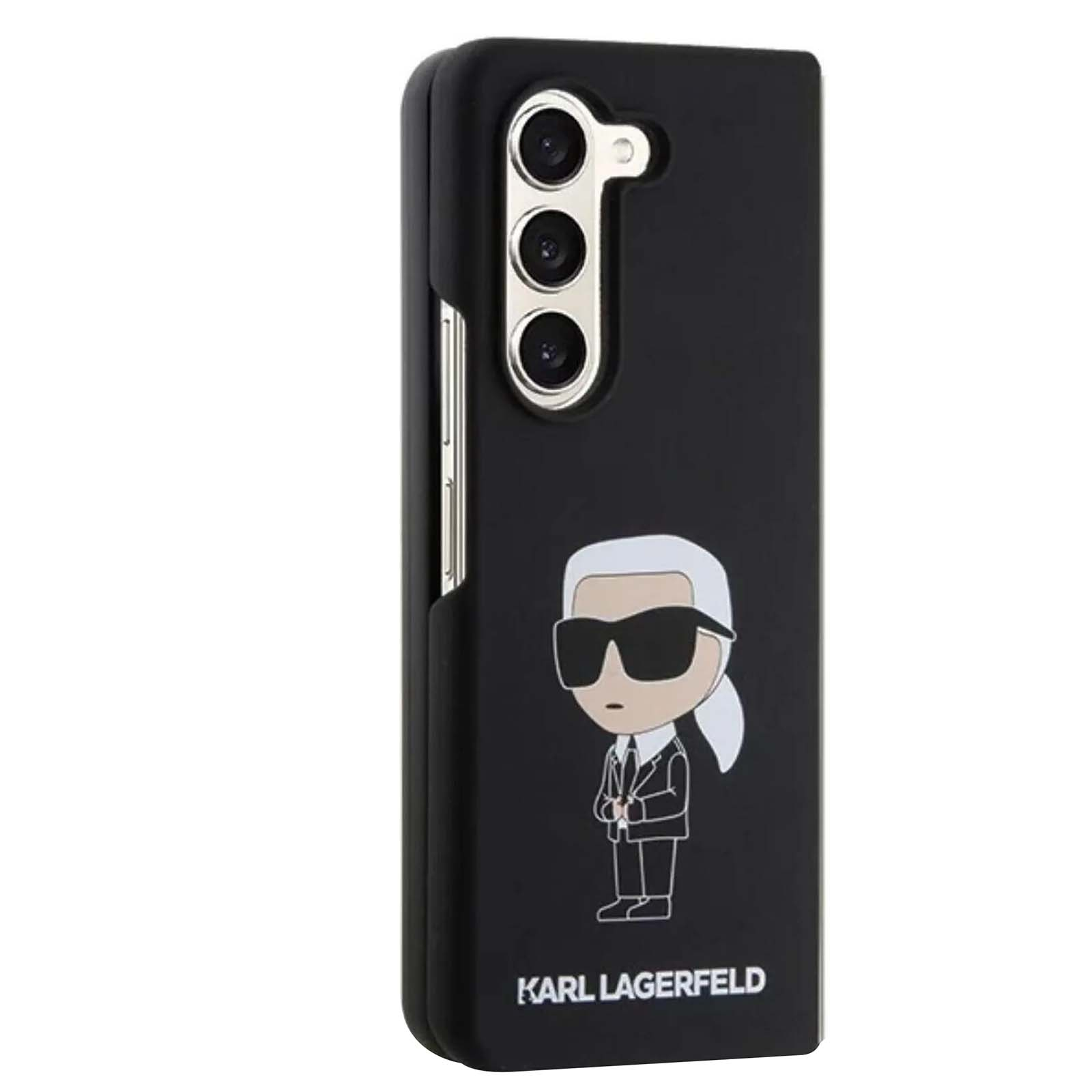 Custodia nera per telefono con cartone animato Karl Lagerfeld. Con lenti della fotocamera. Sfondo bianco. Testo Karl Lagerfeld.