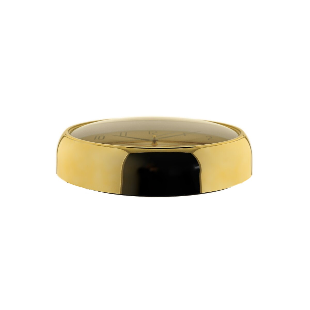 Eine goldfarbene Uhr mit klarer Glasabdeckung. Das Zifferblatt ist goldfarben, die Zeiger zeigen auf 10. Der Hintergrund ist weiß.