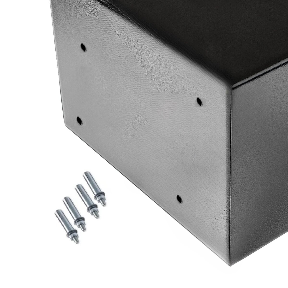 Nahaufnahme einer schwarzen Metallbox mit vier Schrauben. Die Box hat vier Löcher. Schrauben sind silberfarben und in der Nähe der Box platziert.