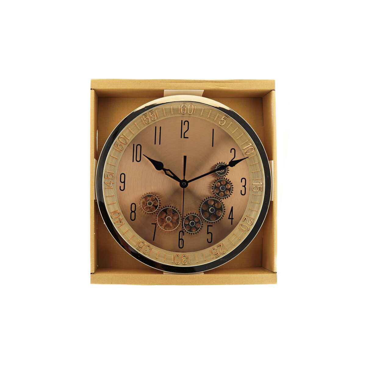 Eine Uhr mit Zahnrädern auf kupferfarbenem Hintergrund in einem Pappkarton. Die Zeiger stehen auf 10:10 Uhr. Zahlen und Minutenmarkierungen sind sichtbar.