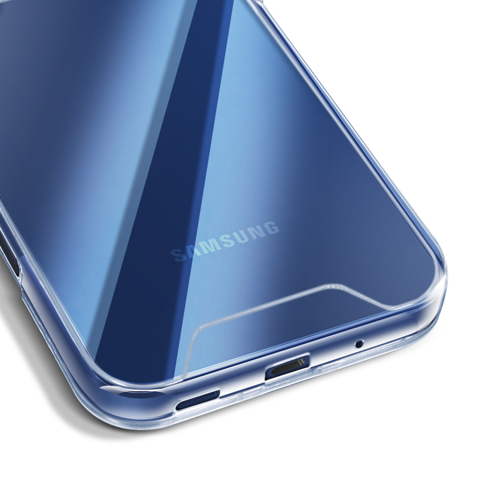 Una custodia trasparente per telefono, con il logo Samsung visibile, che riflette un gradiente blu. La custodia è su una superficie bianca.