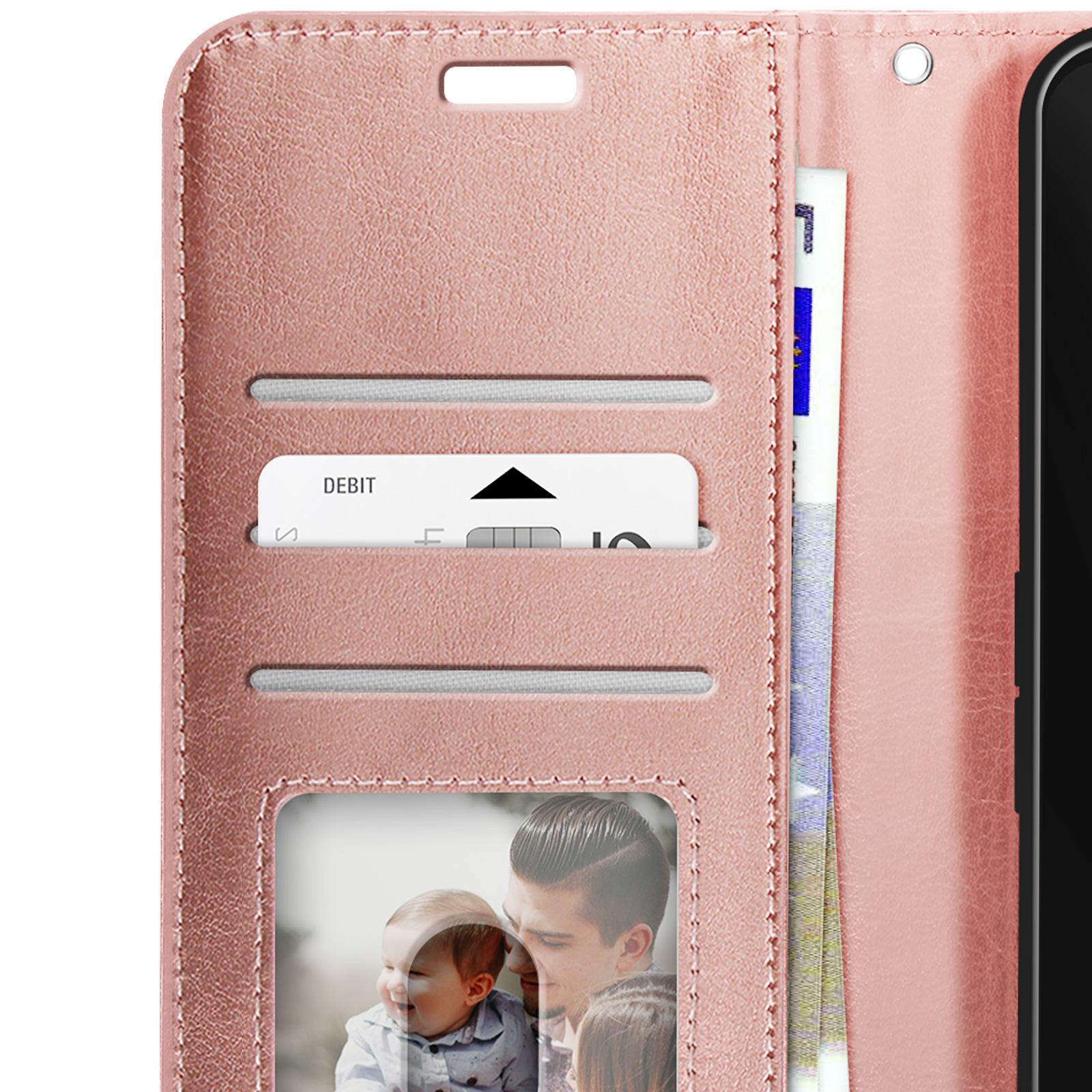 Rosa Wallet Case mit Kartenfächern. Eine Debitkarte ist sichtbar. Ein Foto eines lächelnden Babys und Erwachsenen ist im Fenster.