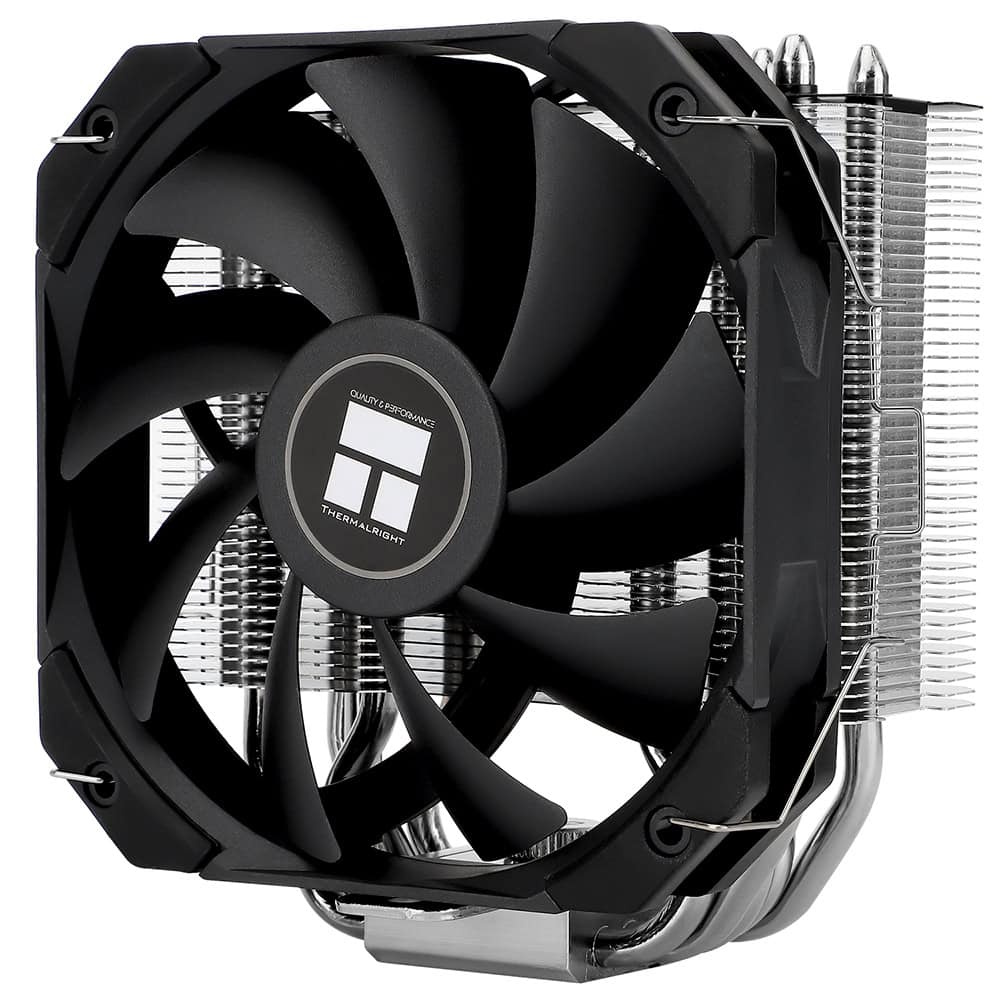 Fanlı siyah bir CPU soğutucusu. Ortasında bir Thermalright logosu var. Gümüş ısı emici kanatları fanın arkasında görülebilir.