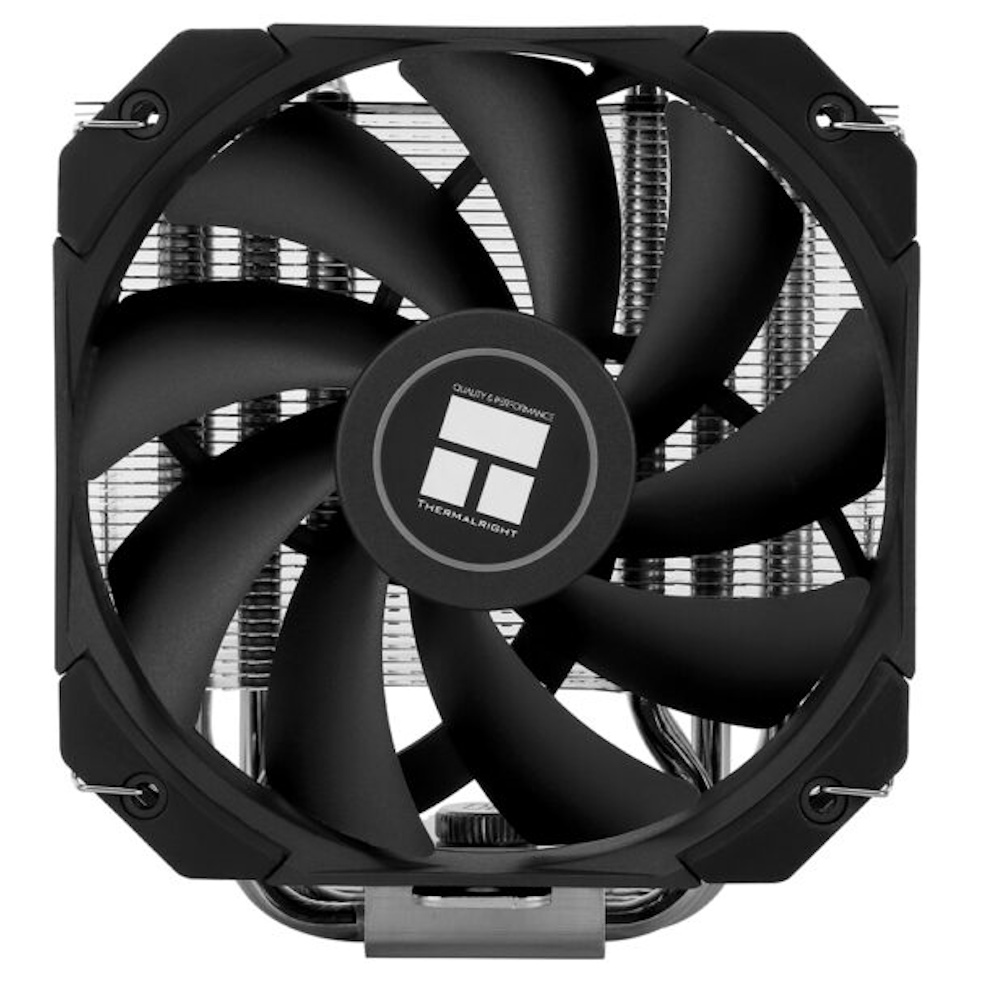 Siyah bir CPU soğutucusu ve fanı. Fanın kıvrımlı kanatları ve siyah bir çerçeve var. Ortada bir logo bulunuyor.