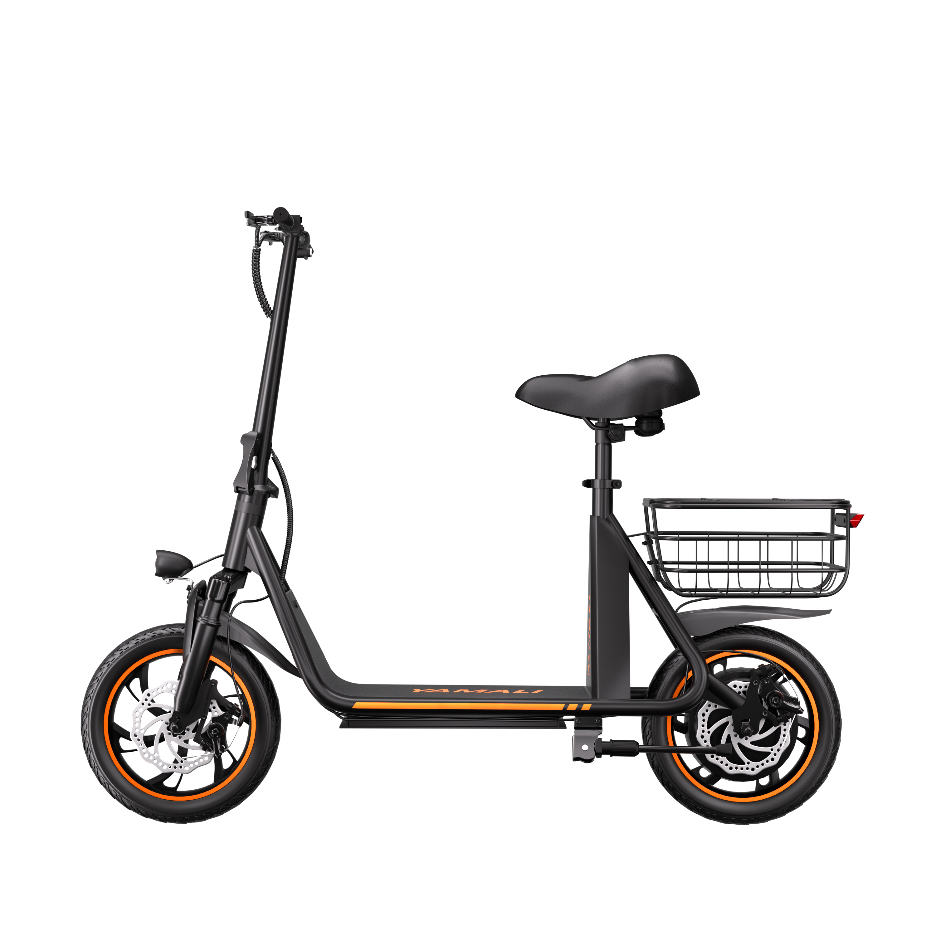 Czarna hulajnoga elektryczna z pomarańczowymi akcentami. Ma siedzenie, kosz i reflektor. Tło jest białe.