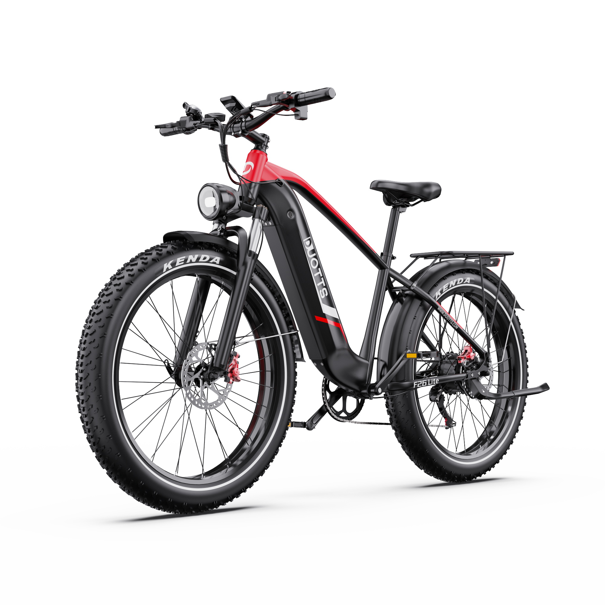 Schwarzes und rotes Elektrofahrrad. Es hat fette Reifen, einen Scheinwerfer und einen Gepäckträger. Die Marke ist DUOTTS.