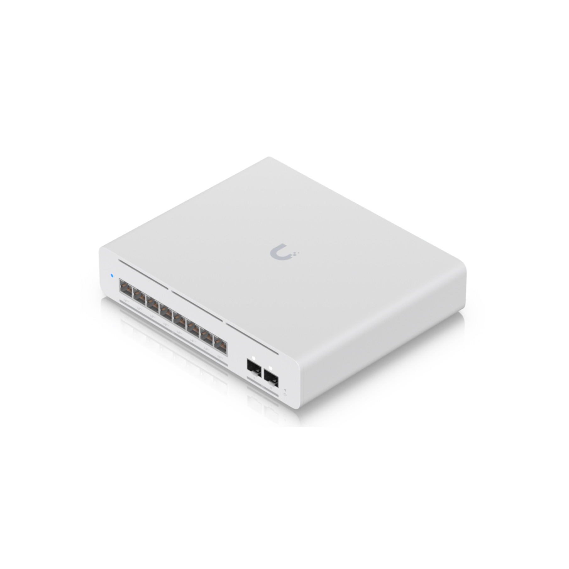 Un conmutador de red blanco sobre una superficie blanca. Tiene varios puertos y un logotipo. El fondo es blanco.