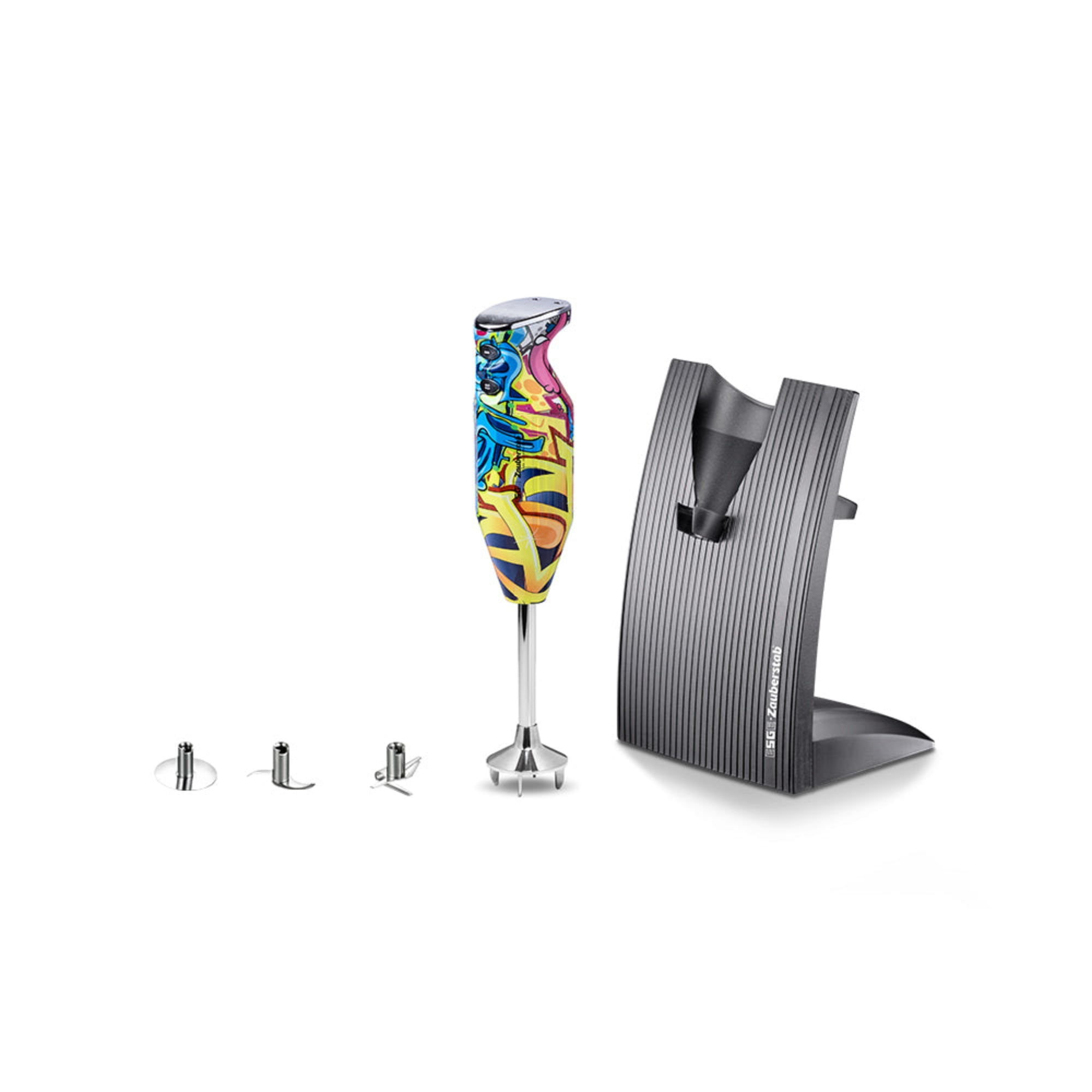 Ein Stabmixer mit Graffiti-Design, Ständer und Klingen auf Weiß. Der Mixer ist farbenfroh, mit silbernem Sockel.