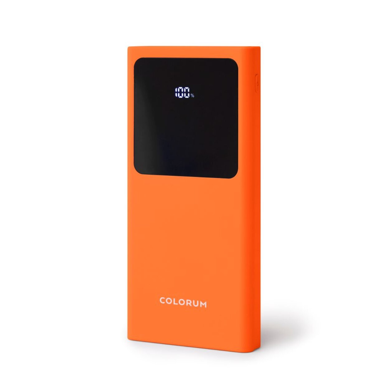 Eine orangefarbene Powerbank mit schwarzem Display, das 100 % anzeigt. Der Markenname 'COLORUM' ist sichtbar.