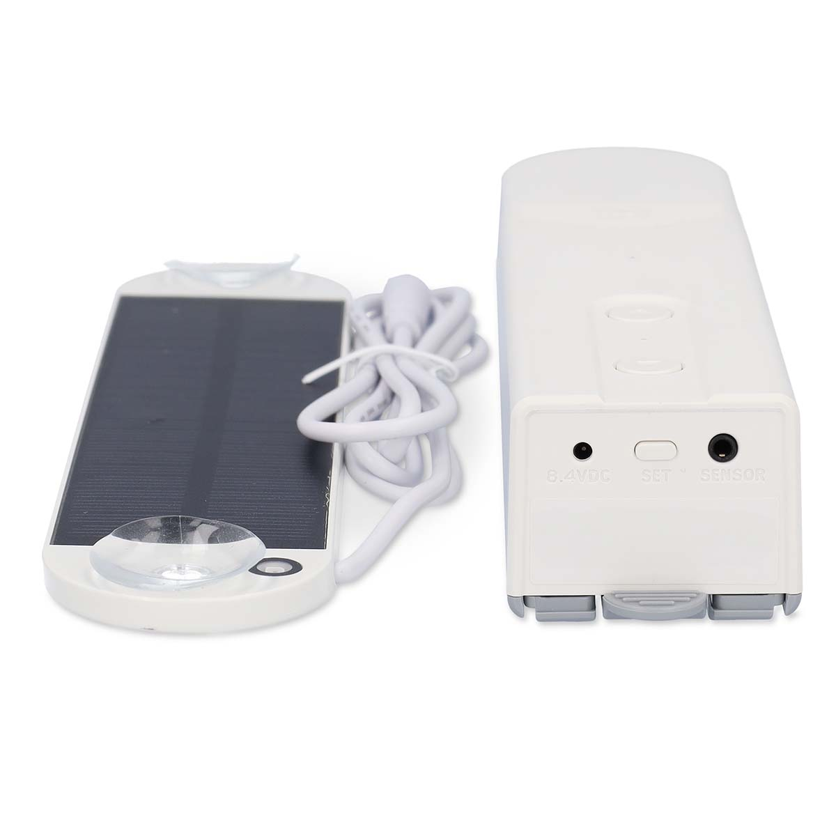 Un dispositivo bianco con un pannello solare e un componente bianco rettangolare con pulsanti e sensore.