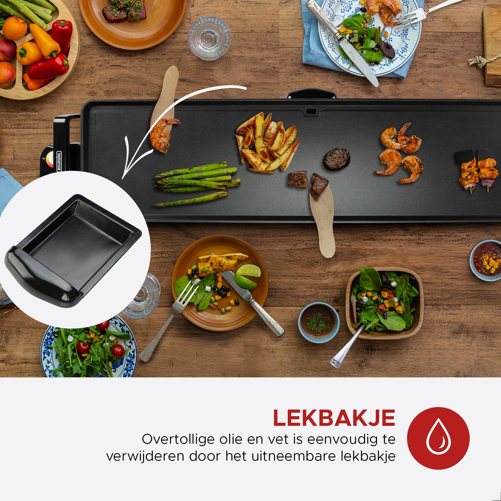 Grillplatte mit Essen: Garnelen, Steak, Gemüse und Pommes. Teller mit Salat und Dips. Text: LEKBAKJE, Ölentfernung.