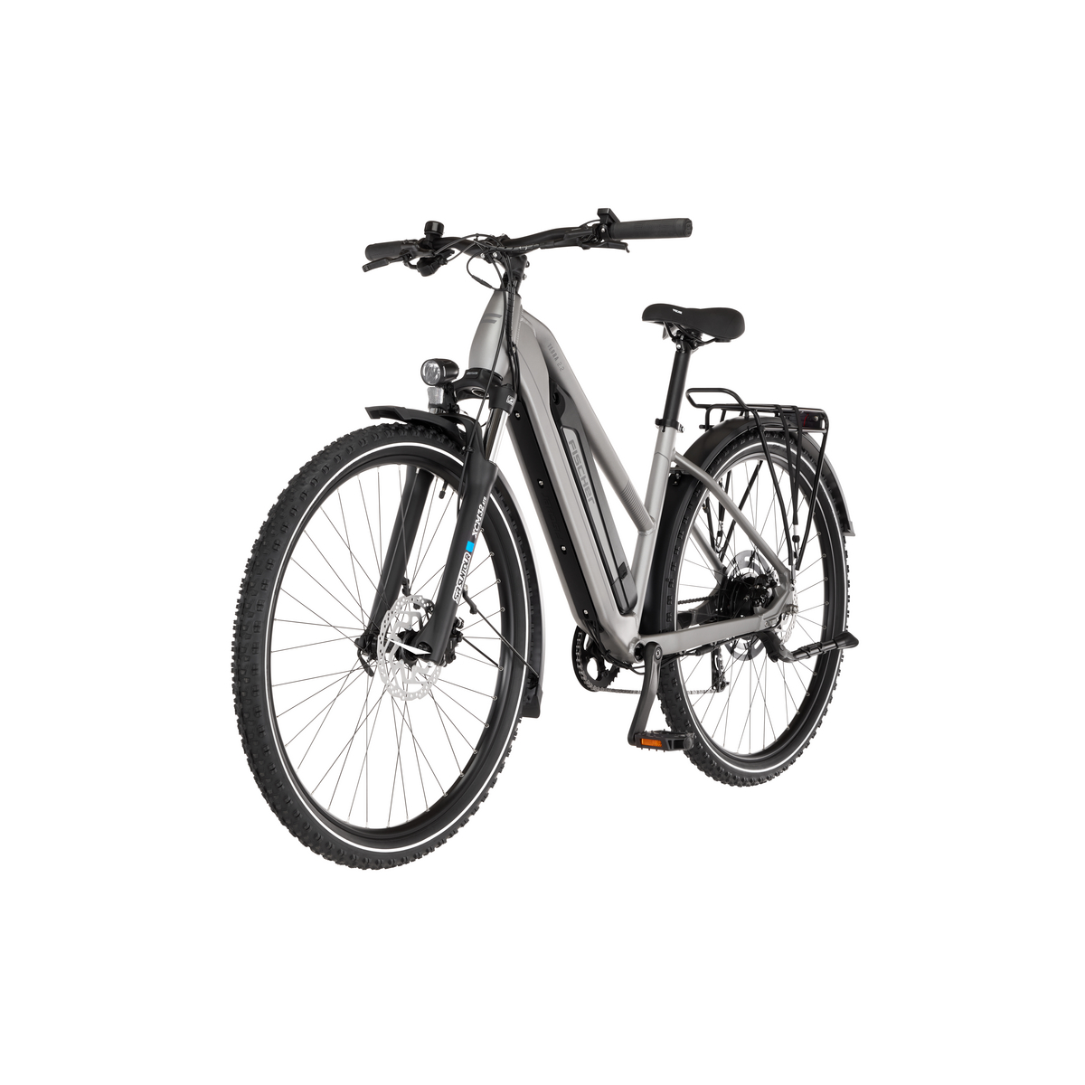 Graues Elektrofahrrad mit schwarzen Reifen und Komponenten. Es hat einen Akku, Lichter und einen Gepäckträger.