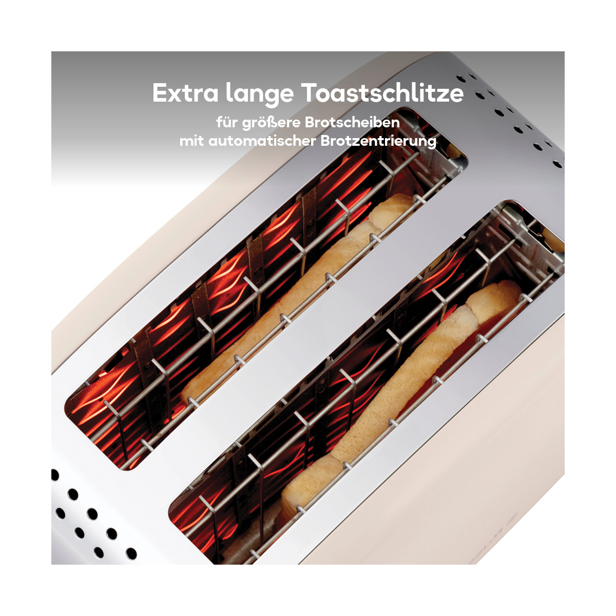 Nahaufnahme eines Toasters mit Brot. Rote Heizelemente sind sichtbar. Text oben: 'Extra lange Toastschlitze'.