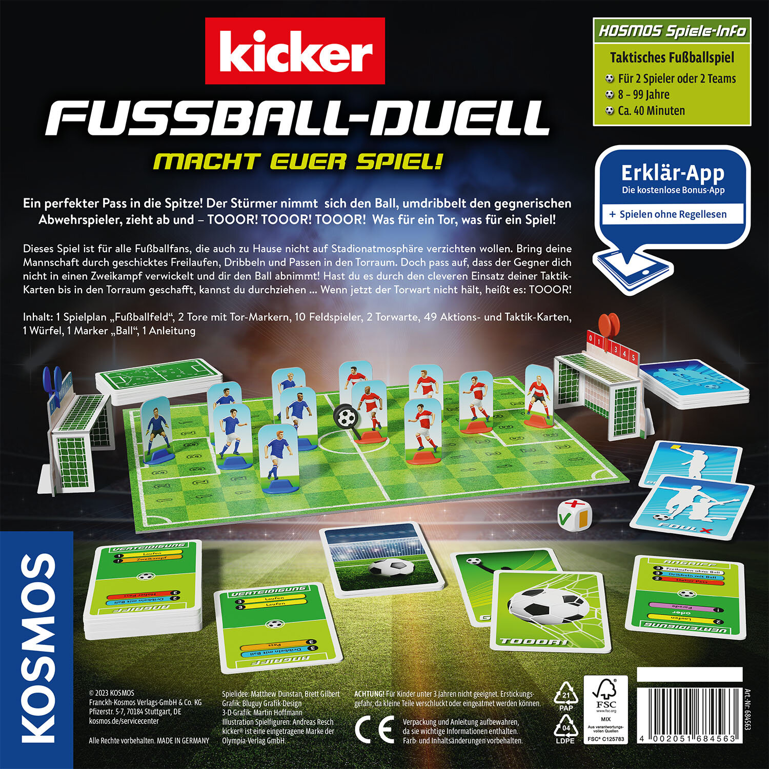 Una scatola di gioco del calcio con un campo, giocatori, carte e istruzioni. La scatola ha 'kicker' in alto.