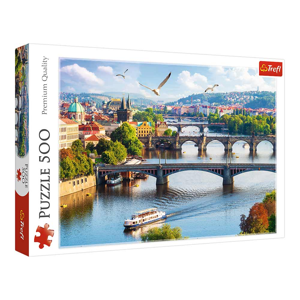 Un puzzle di una scena cittadina con ponti su un fiume, barche, edifici e gabbiani in volo.