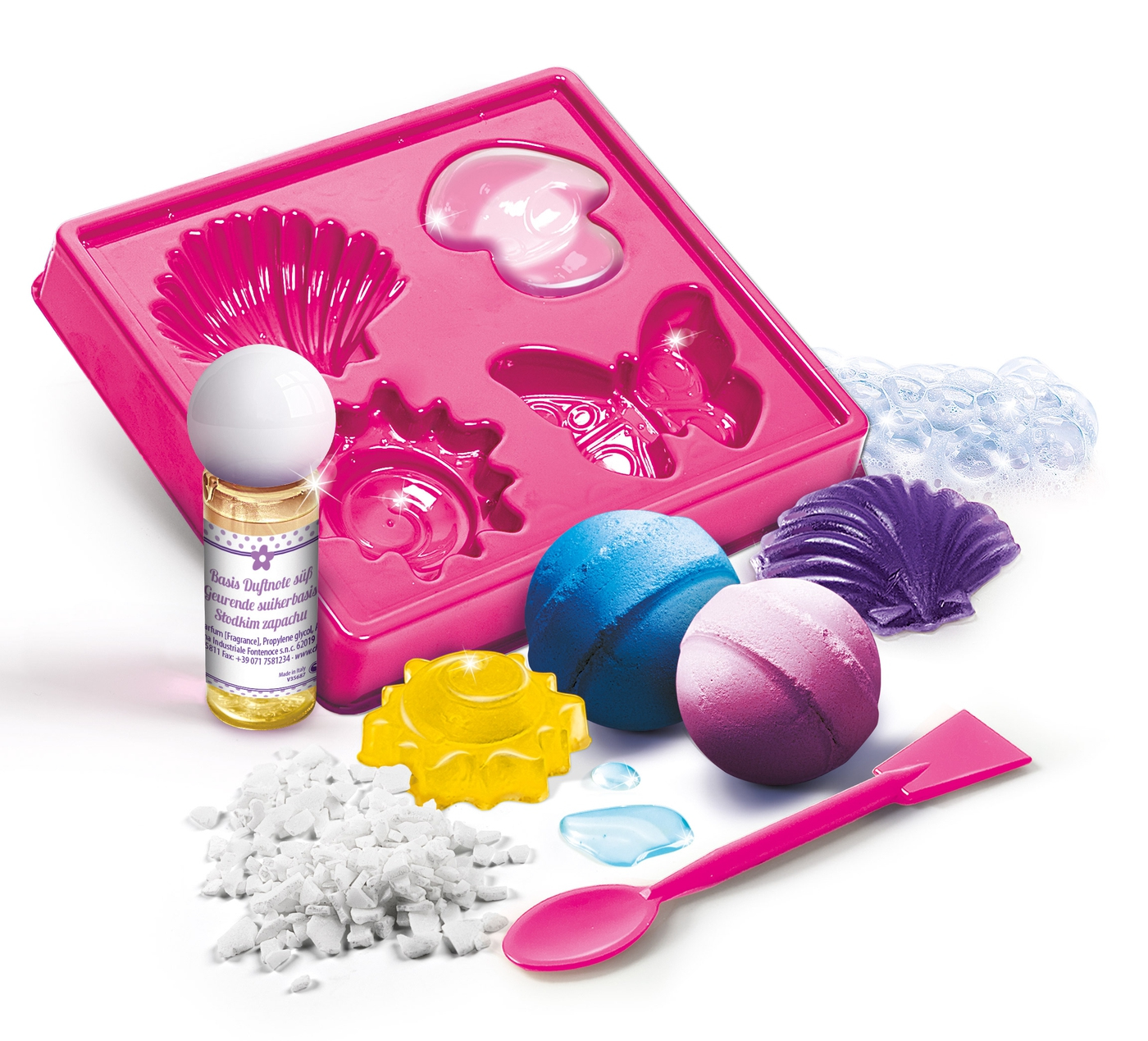 Un kit rosa per bombe da bagno con vassoio, bombe da bagno, cucchiaio e altri accessori su sfondo bianco.