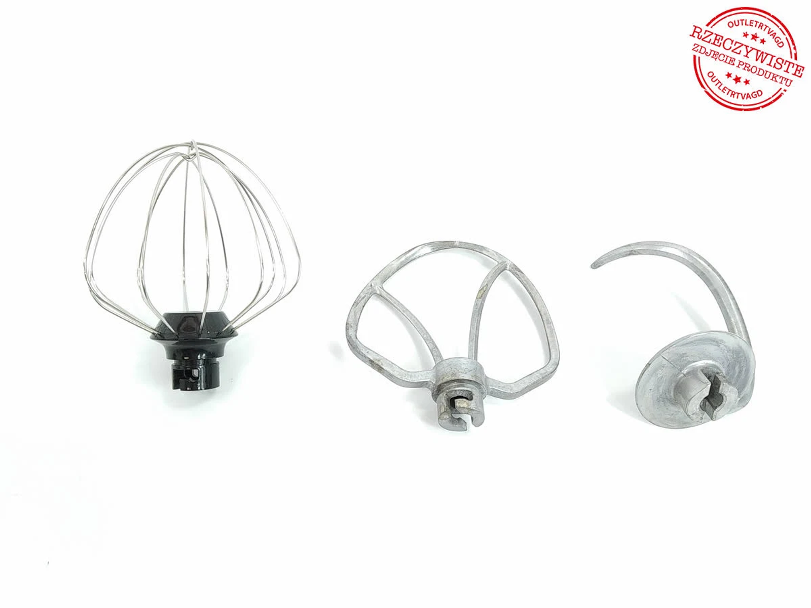 Tre accessori per mixer su sfondo bianco: frusta, frusta e gancio per impastare. Un timbro rosso è nell'angolo in alto a destra.