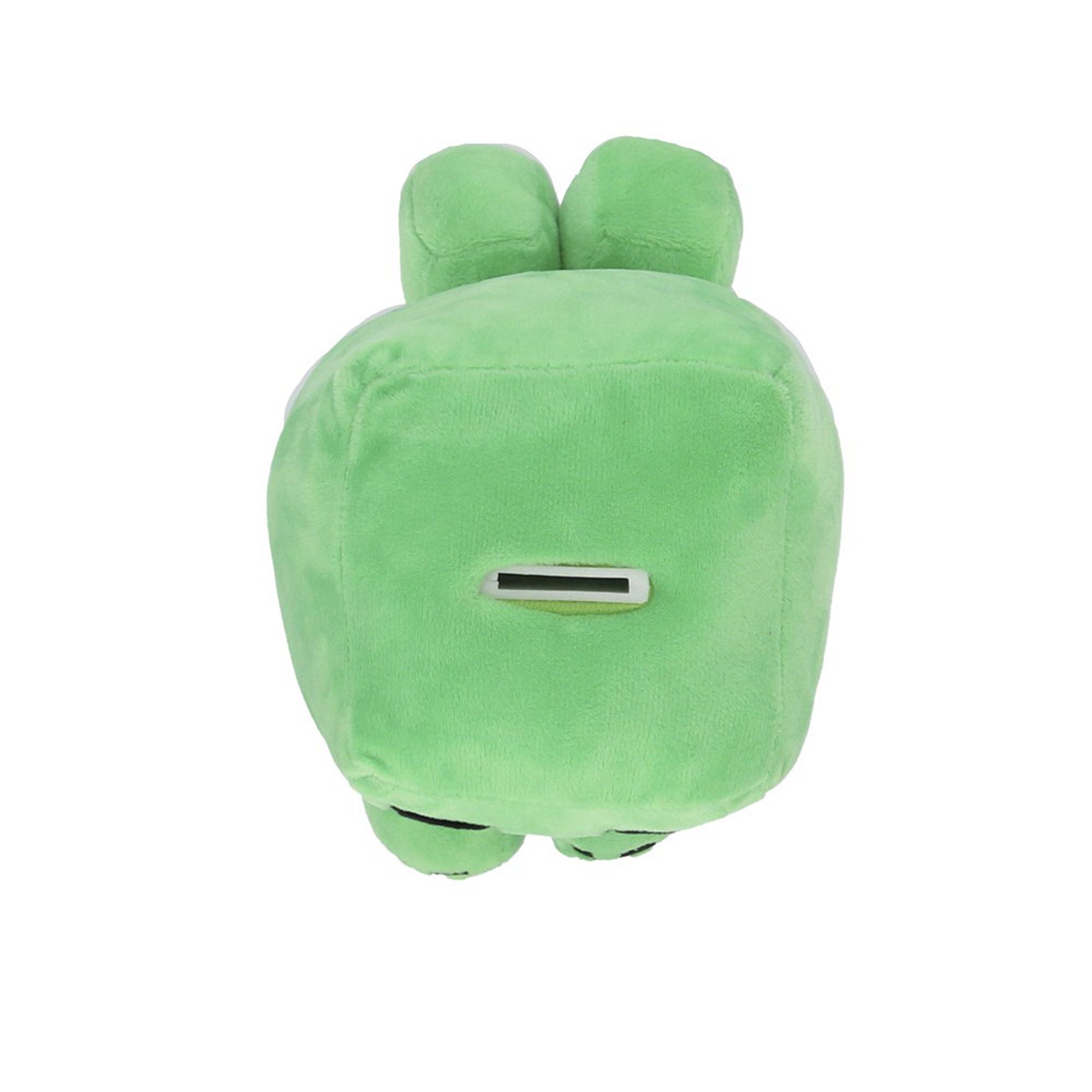 Un peluche verde a forma di Creeper di Minecraft. Ha una fessura sul retro. Sono visibili due orecchie e piedi.