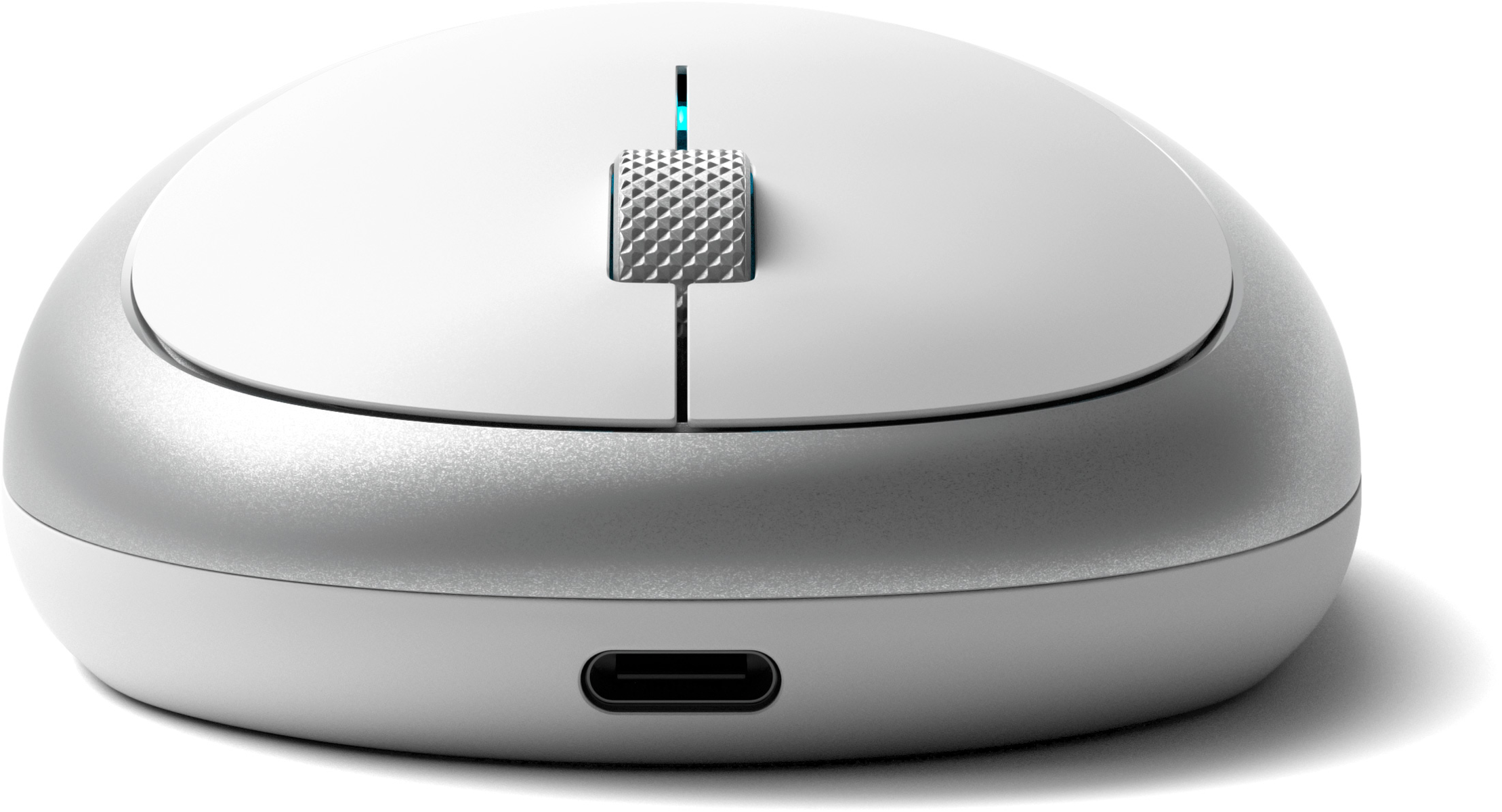 Eine weiße und silberne drahtlose Computermaus. Sie hat ein Scrollrad und einen USB-C-Anschluss. Die Maus befindet sich auf weißem Hintergrund.