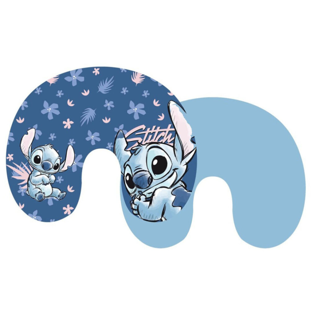 Ein blaues Reisekissen mit Stitch-Cartoonfiguren und floralen Mustern. Ein Stitch sitzt, ein anderer lächelt mit dem Wort 'Stitch'.