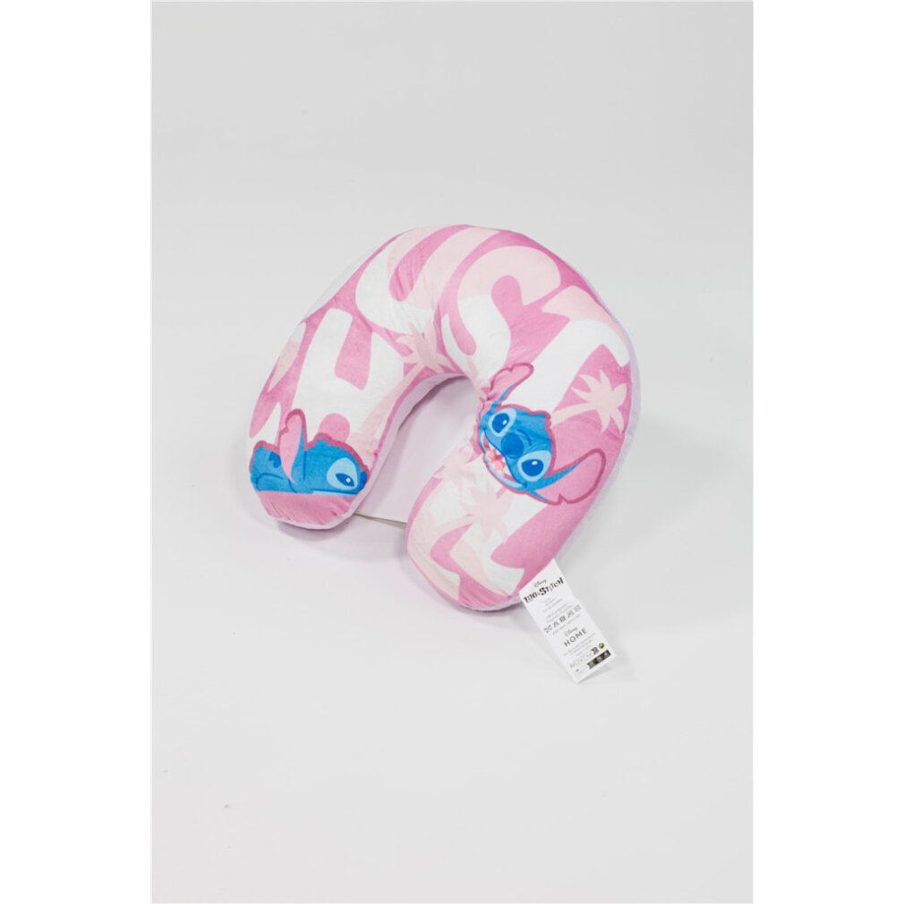 Ein rosa-weißes Stitch-Reisekissen. Das Kissen hat ein Cartoon-Stitch-Design. Am Kissen ist ein Etikett befestigt.