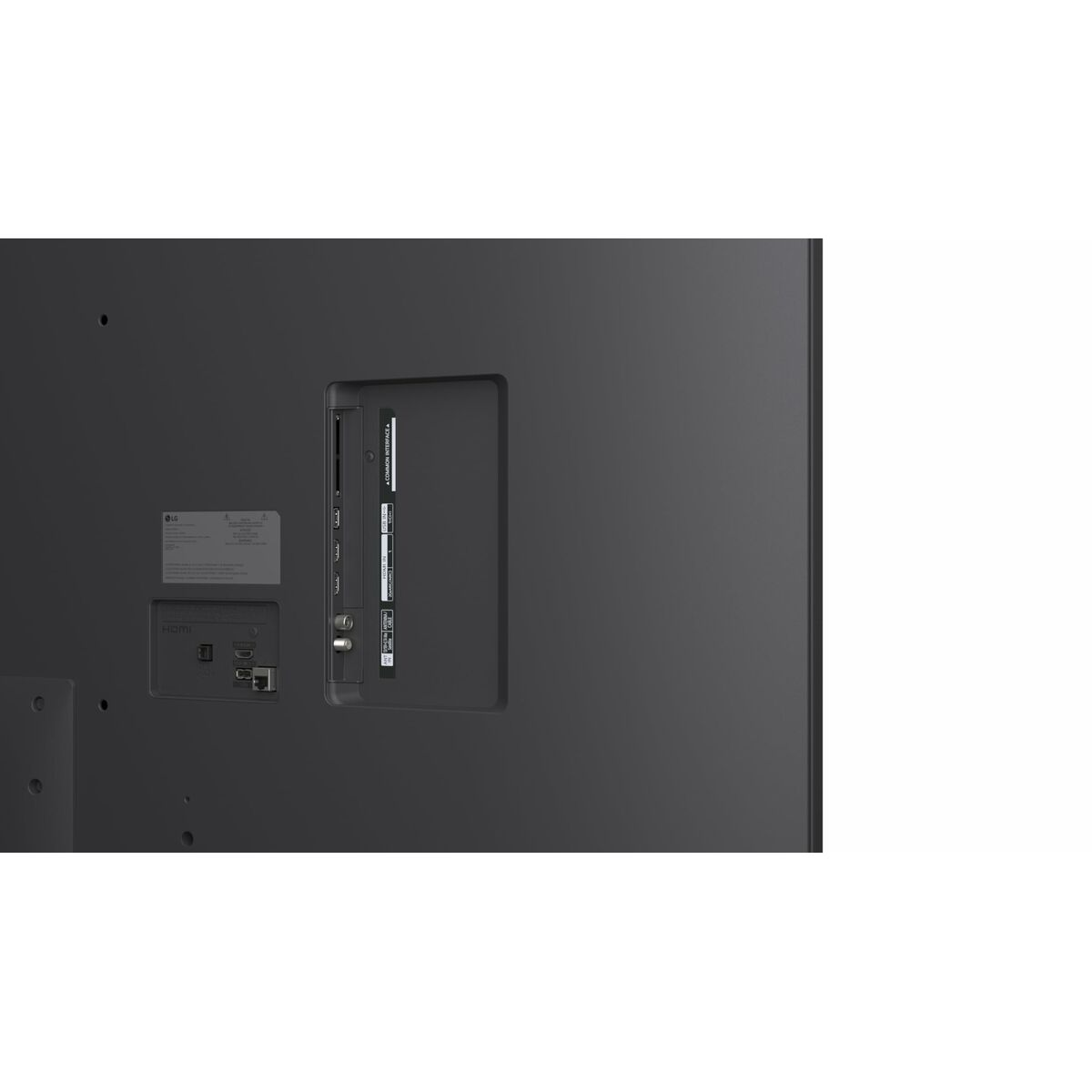Tył ciemnoszarego telewizora LG. Widoczne porty, w tym HDMI i inne interfejsy. Obecne logo LG i naklejki.