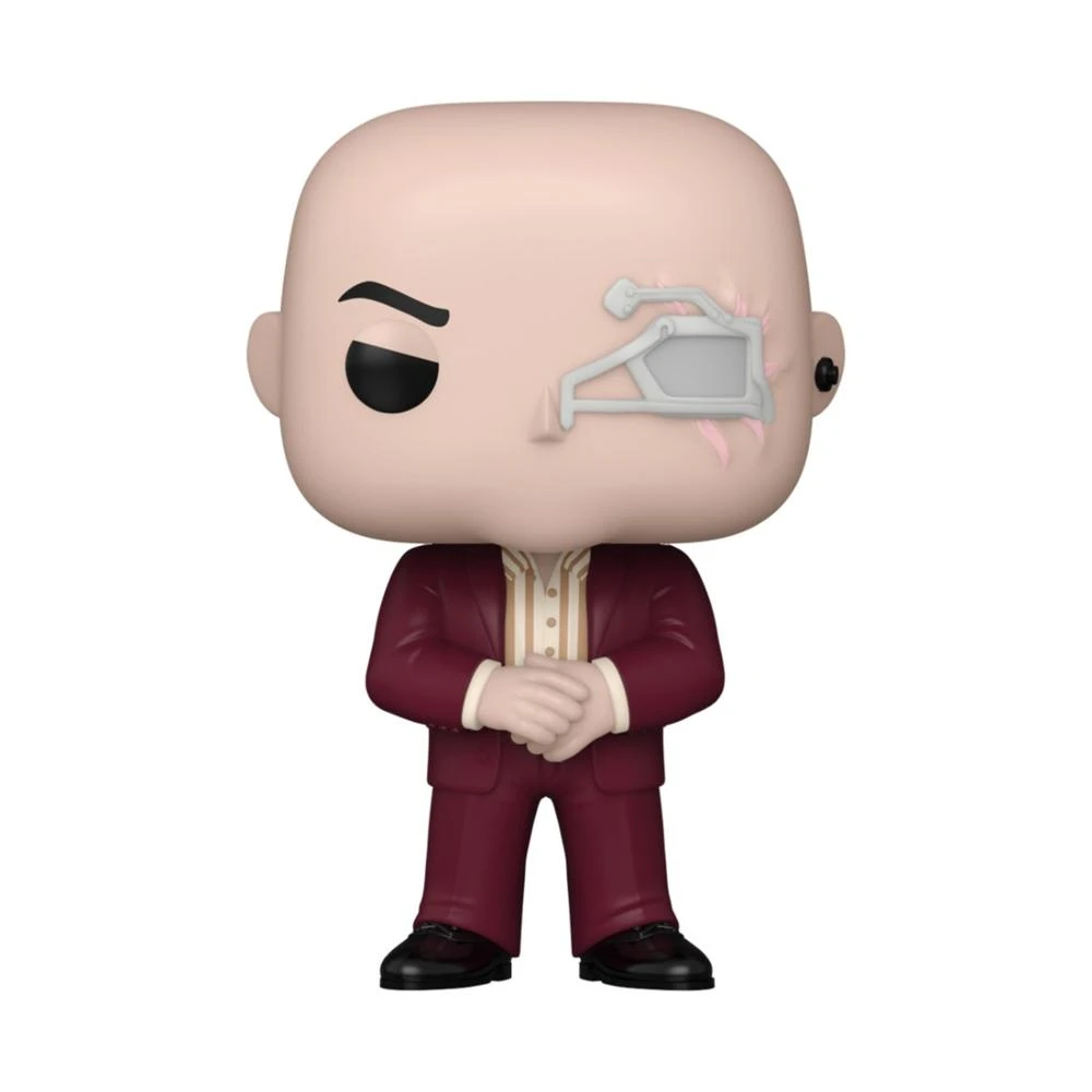 Figura Funko Pop de un hombre calvo con traje granate. Tiene una cicatriz en la cara y las manos juntas.