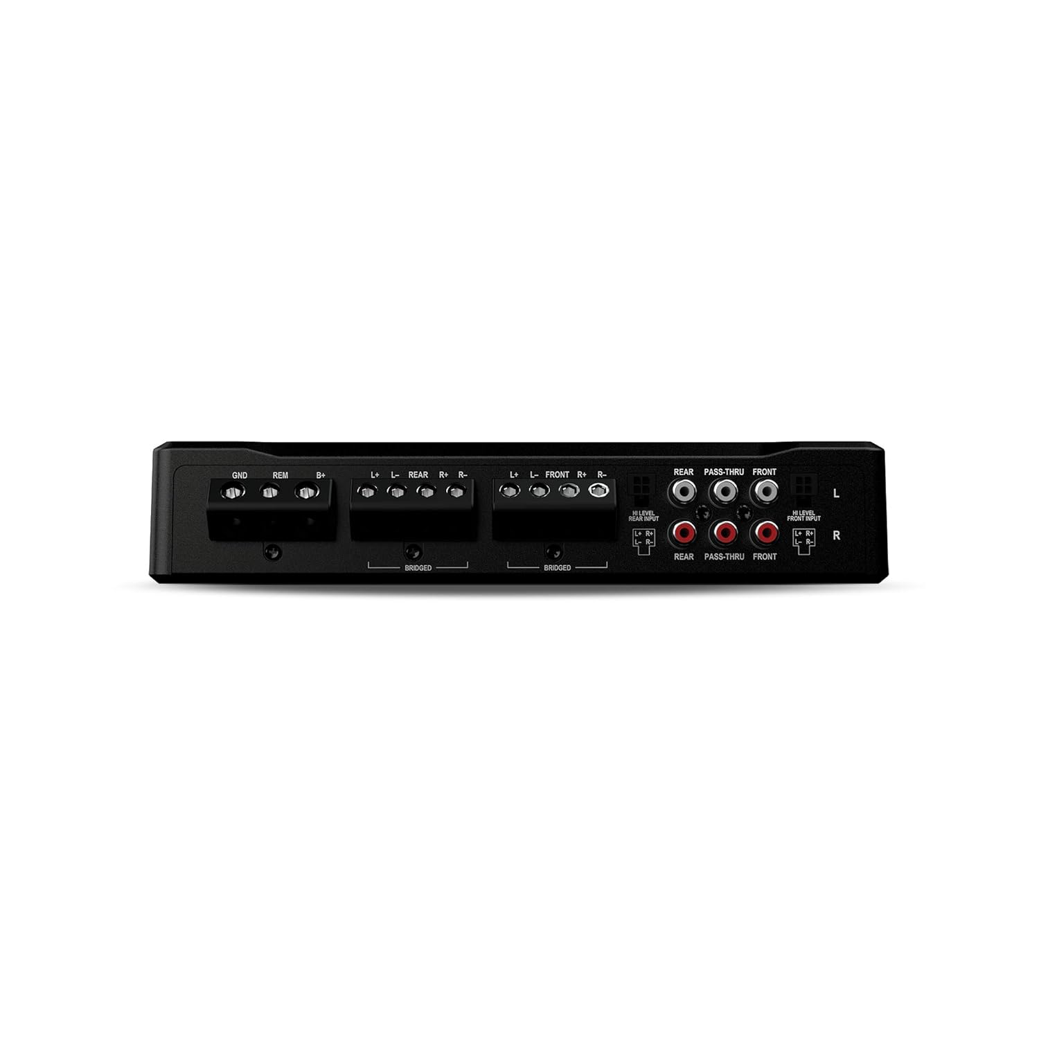 Schwarzer Audioverstärker mit verschiedenen beschrifteten Ein-/Ausgangsanschlüssen. Text enthält 'GND', 'REM', 'B+', 'L+', 'L-', 'REAR', 'FRONT' und 'BRIDGED'.