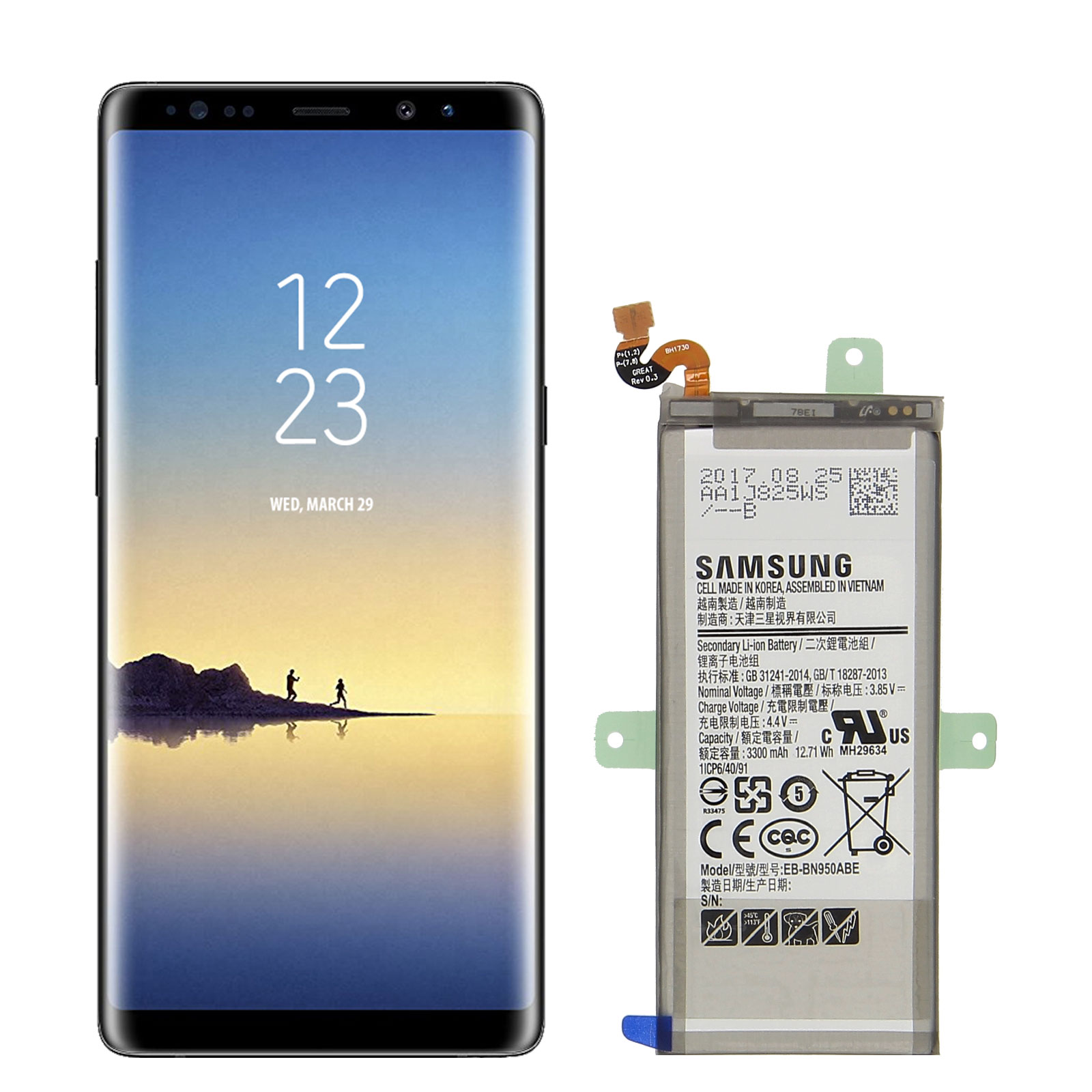 Ein Smartphone zeigt Datum und Uhrzeit an. Daneben wird ein Akku mit Text und Markierungen angezeigt. Zwei Personen gehen.