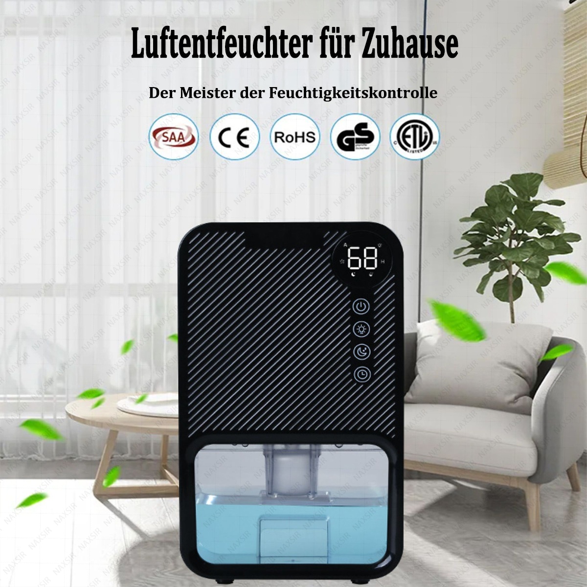 Schwarzer Luftentfeuchter mit Digitalanzeige, Symbolen und Wasserbehälter. In einem Raum mit Sofa und Pflanze.