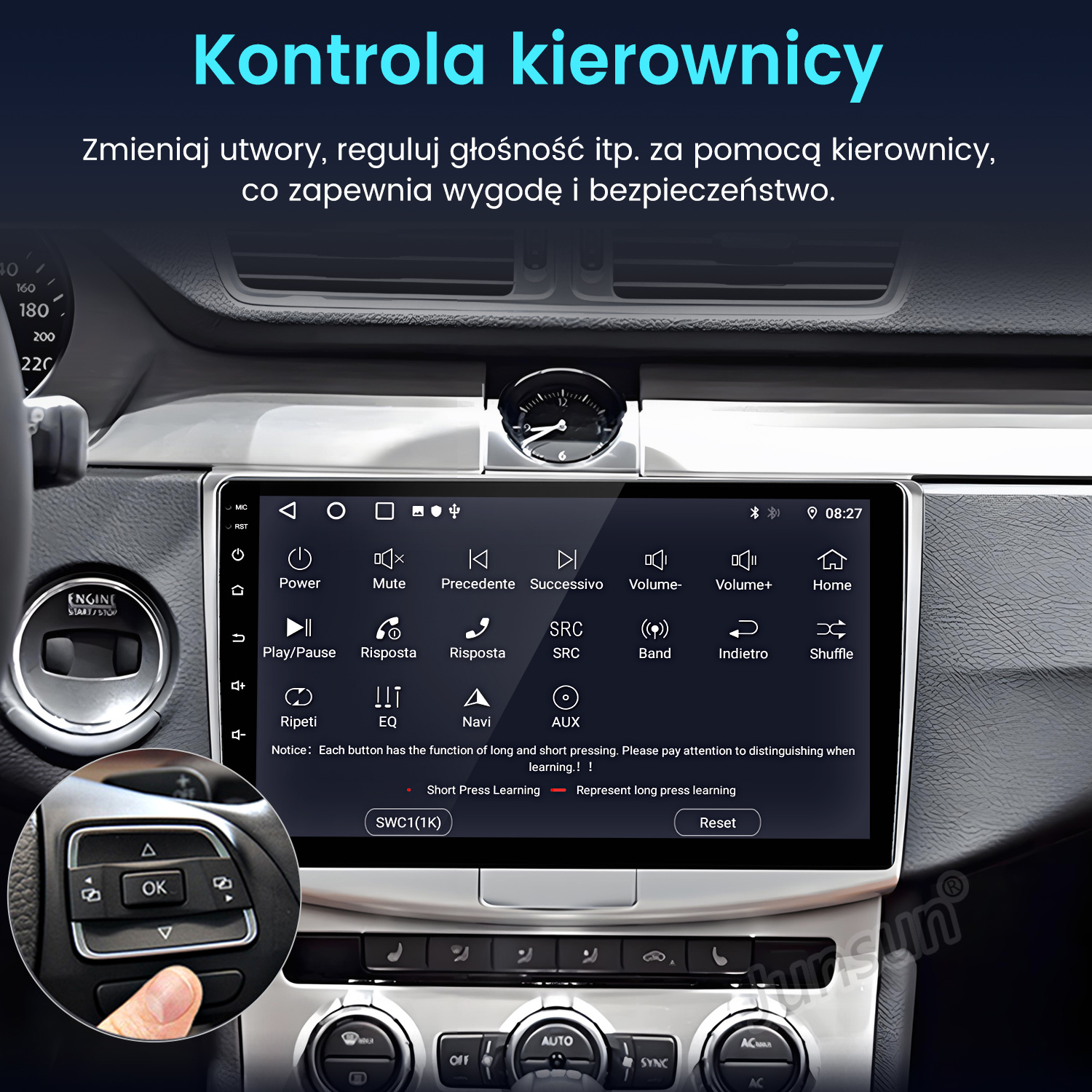 Deska rozdzielcza samochodu z ekranem. Ręka naciska przycisk na kierownicy, kontroluje głośność i inne.