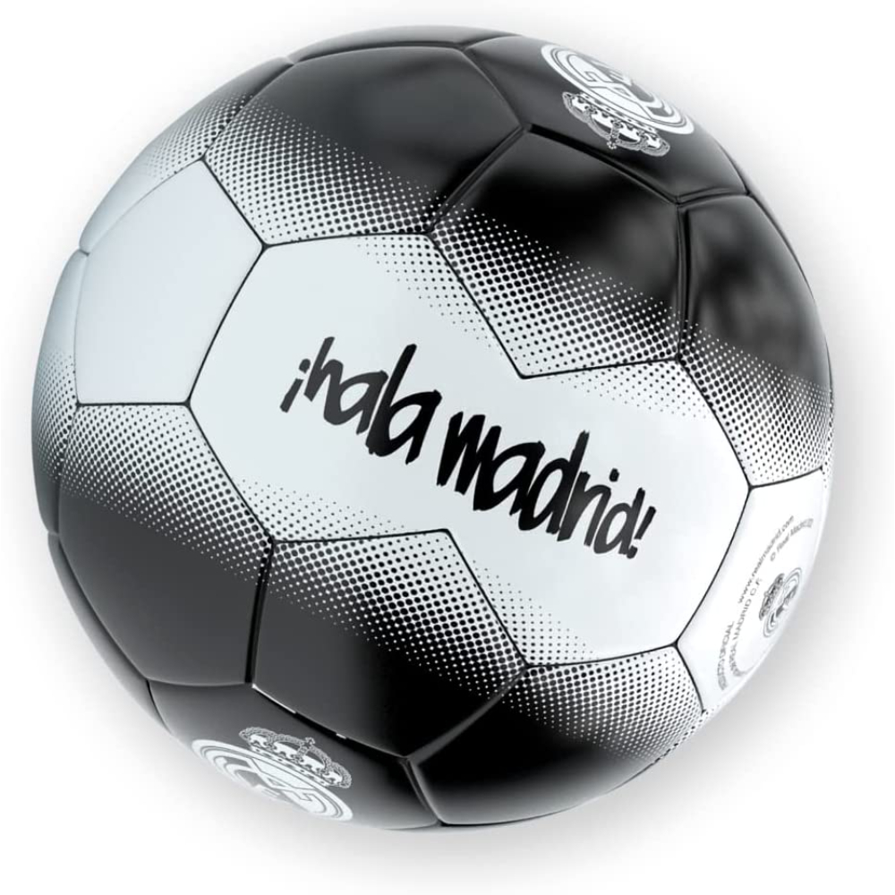 Un balón de fútbol con paneles blancos y negros. Tiene las palabras '¡hala madrid!' y el logo del Real Madrid.