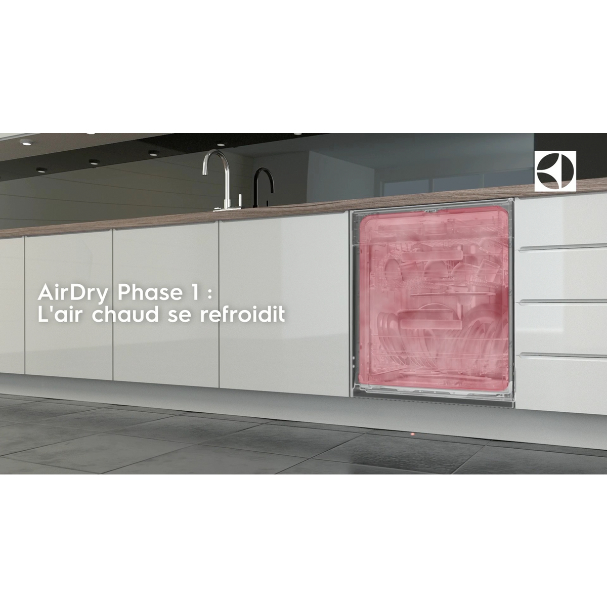 Zmywarka z różowym wnętrzem pokazana w kuchni. Tekst brzmi 'AirDry Faza 1: L'air chaud se refroidit'.