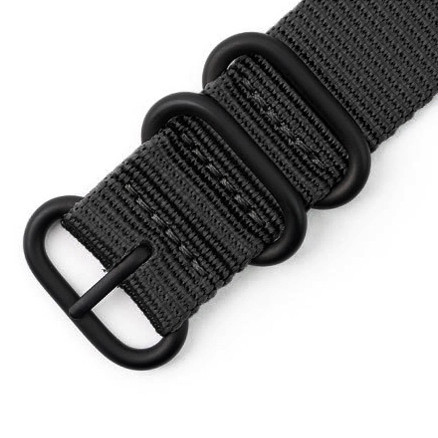 Zbliżenie czarnego paska do zegarka z metalowymi pętlami i klamrą. Pasek jest w kolorze ciemnoszarym z wzorem tkanej tekstury.