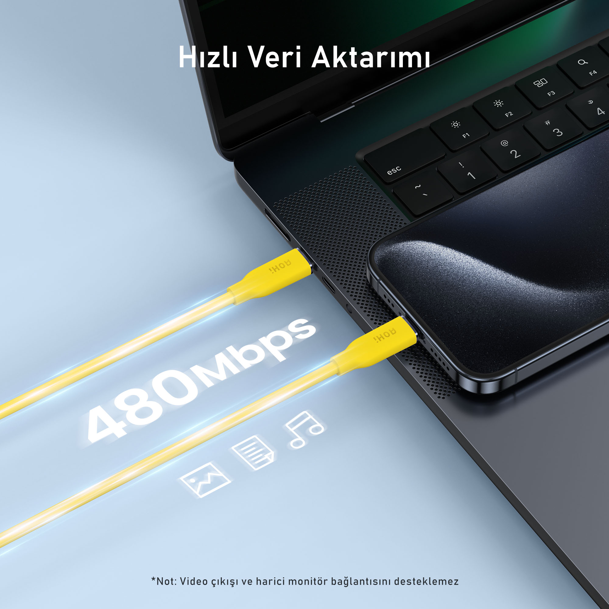 Sarı kablo, telefon ve dizüstü bilgisayarı bağlıyor. Mavi arka planda 480Mbps metni ve simgeler. Siyah telefon ve dizüstü bilgisayar.