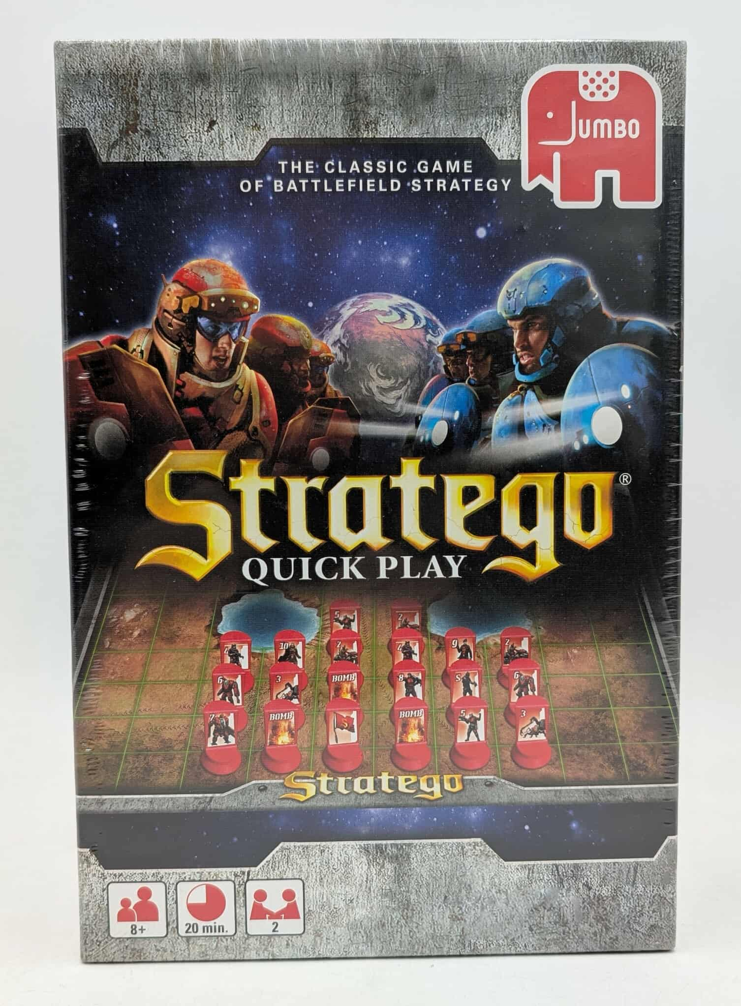 Stratego Quick Play Spielbox. Zeigt Soldaten, Weltraumhintergrund und Jumbo-Logo. Rote Teile auf einem Raster und Spieldetails.