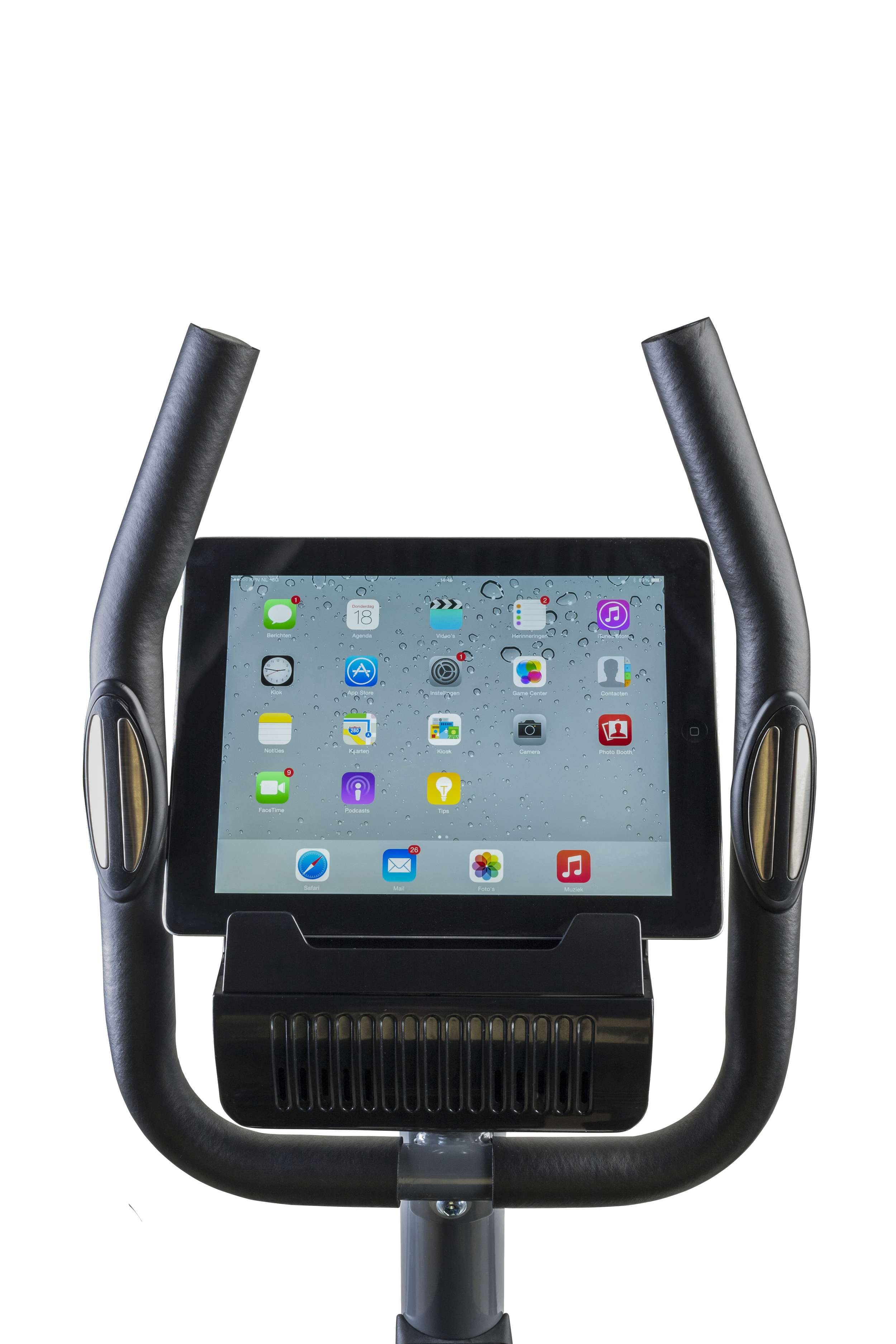Een hometrainer met een iPad met app-pictogrammen. Zwarte handgrepen omlijsten het scherm.