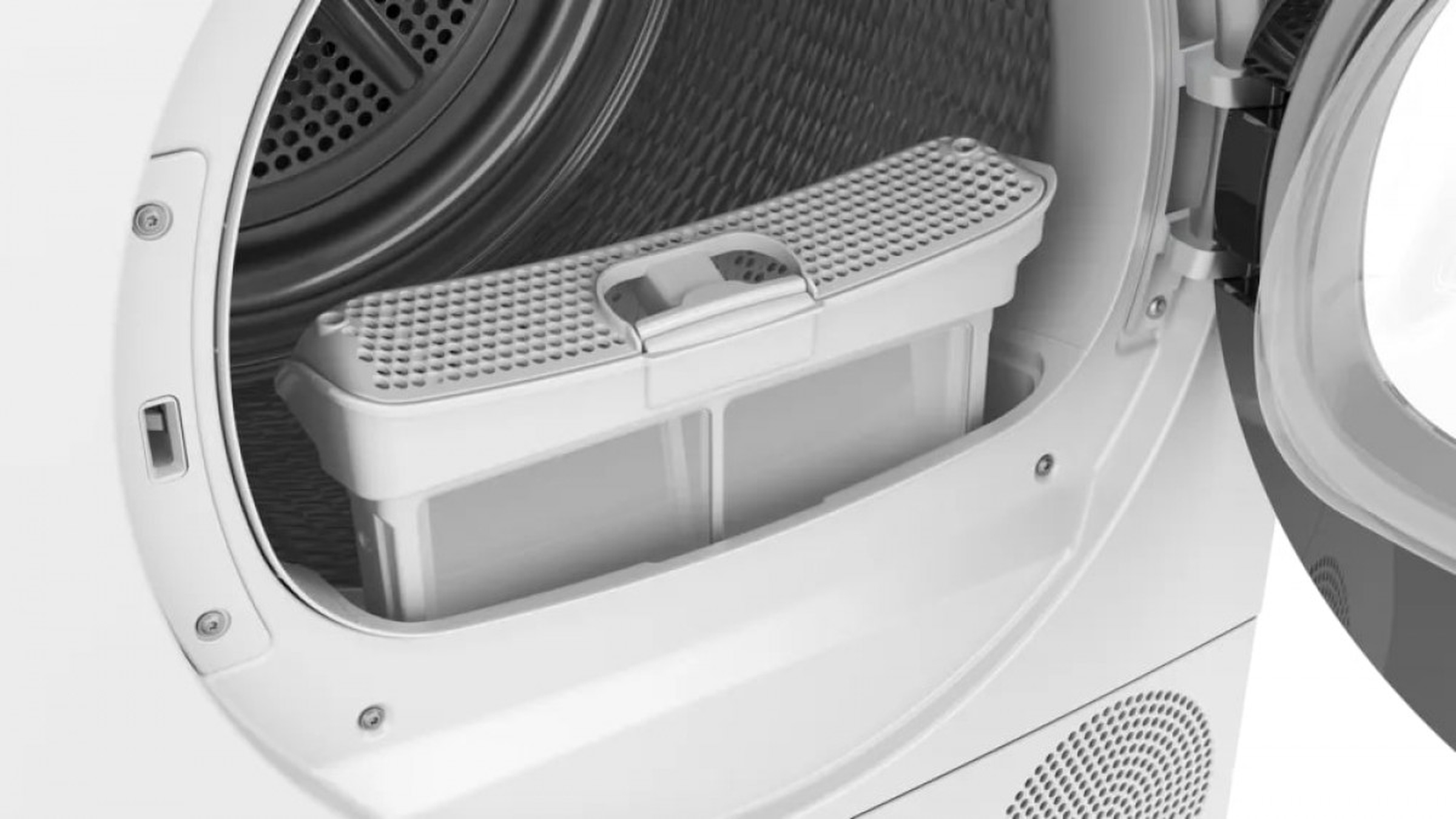 Zbliżenie wnętrza suszarki. Wewnątrz biały filtr, drzwi otwarte. Wnętrze jest szare.