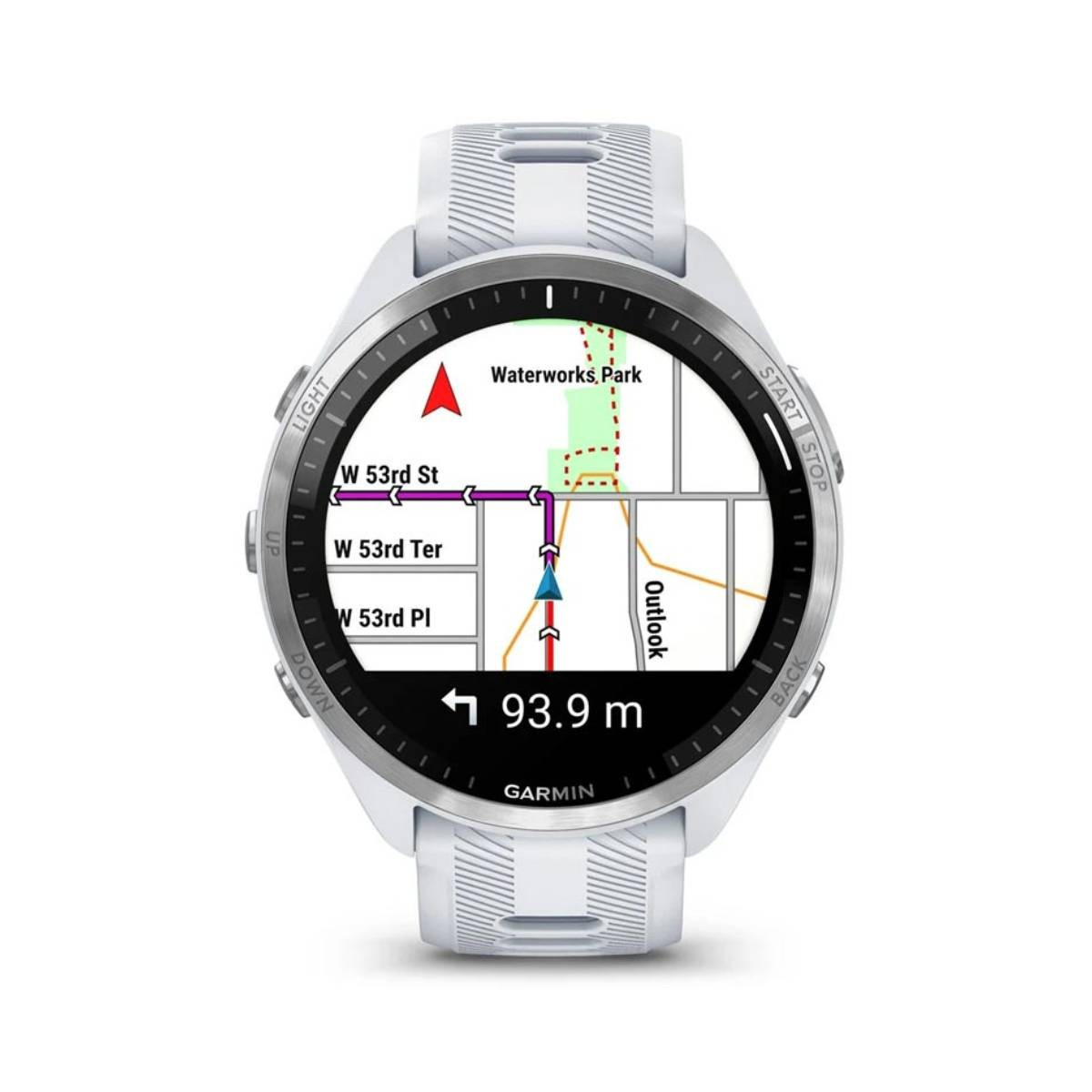 Biały smartwatch Garmin wyświetla mapę z trasą. Zegarek pokazuje nazwy ulic, odległość i strzałkę kierunku.