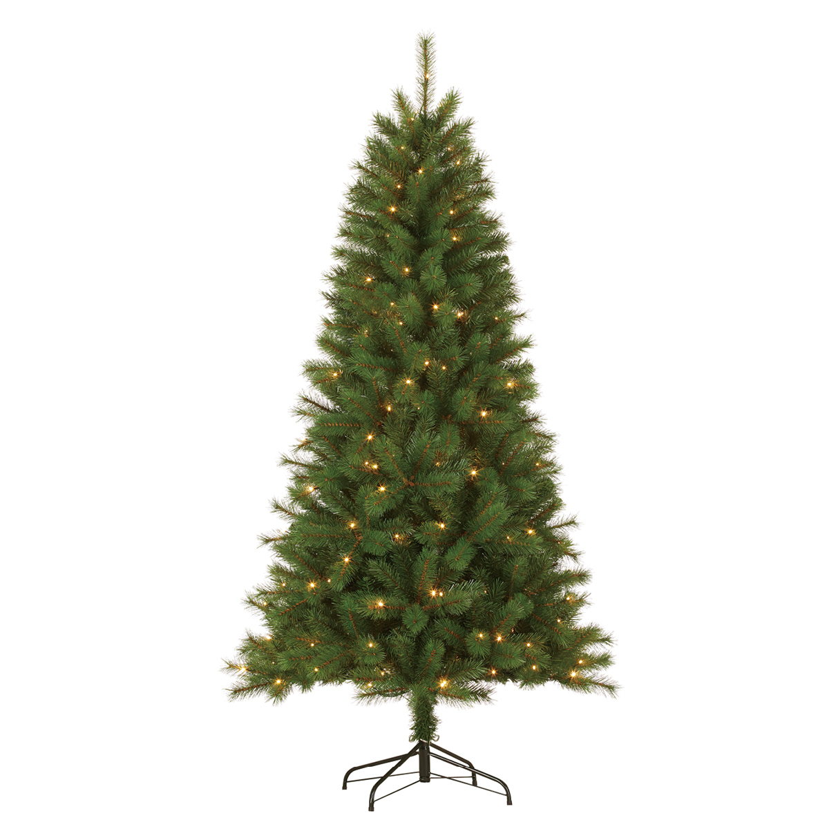 Een groene kerstboom met kleine gele lampjes, staand op een zwarte metalen voet, geïsoleerd op witte achtergrond.