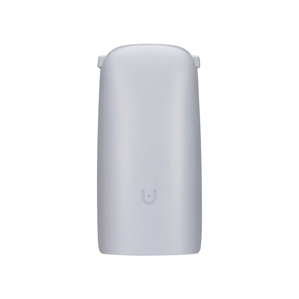 Jasnoszary, prostokątny obiekt z zaokrągloną górą i dołem. Ma małe, wklęsłe logo u dołu i dwa małe wypusty u góry.