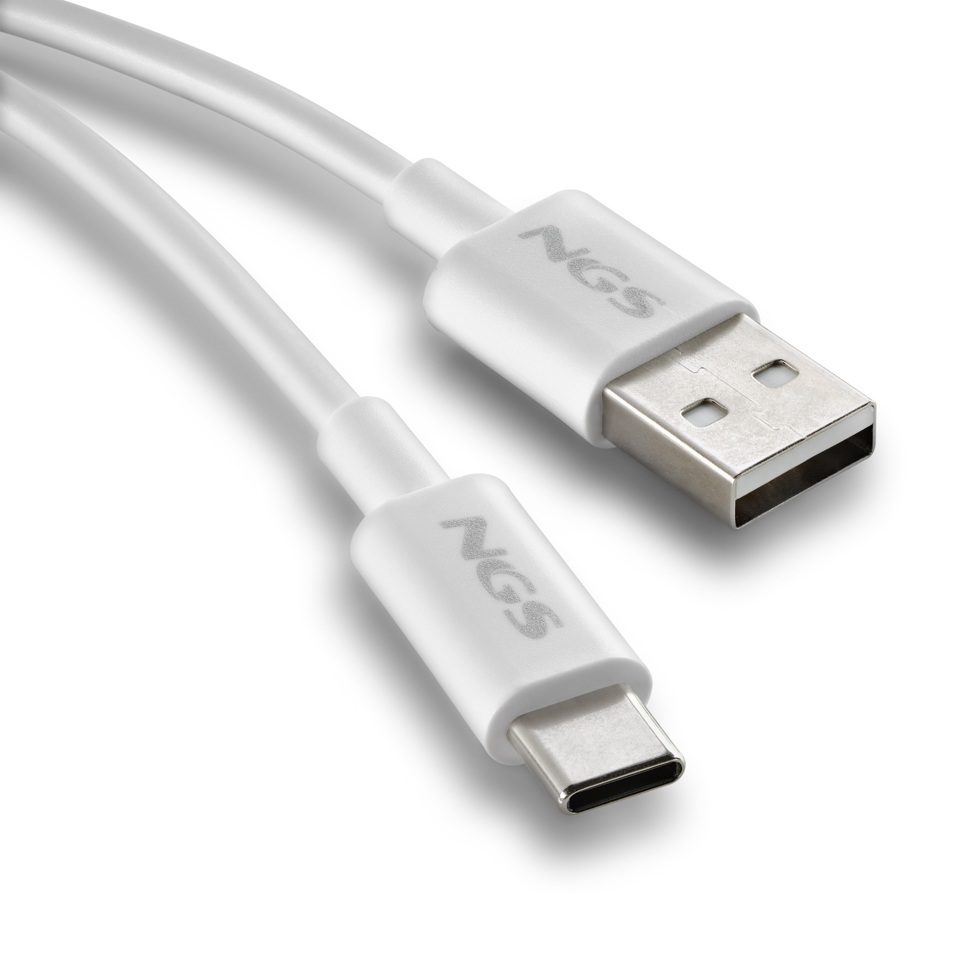 Un cavo bianco da USB-C a USB-A con il logo NGS. Un'estremità è USB-A, l'altra USB-C.